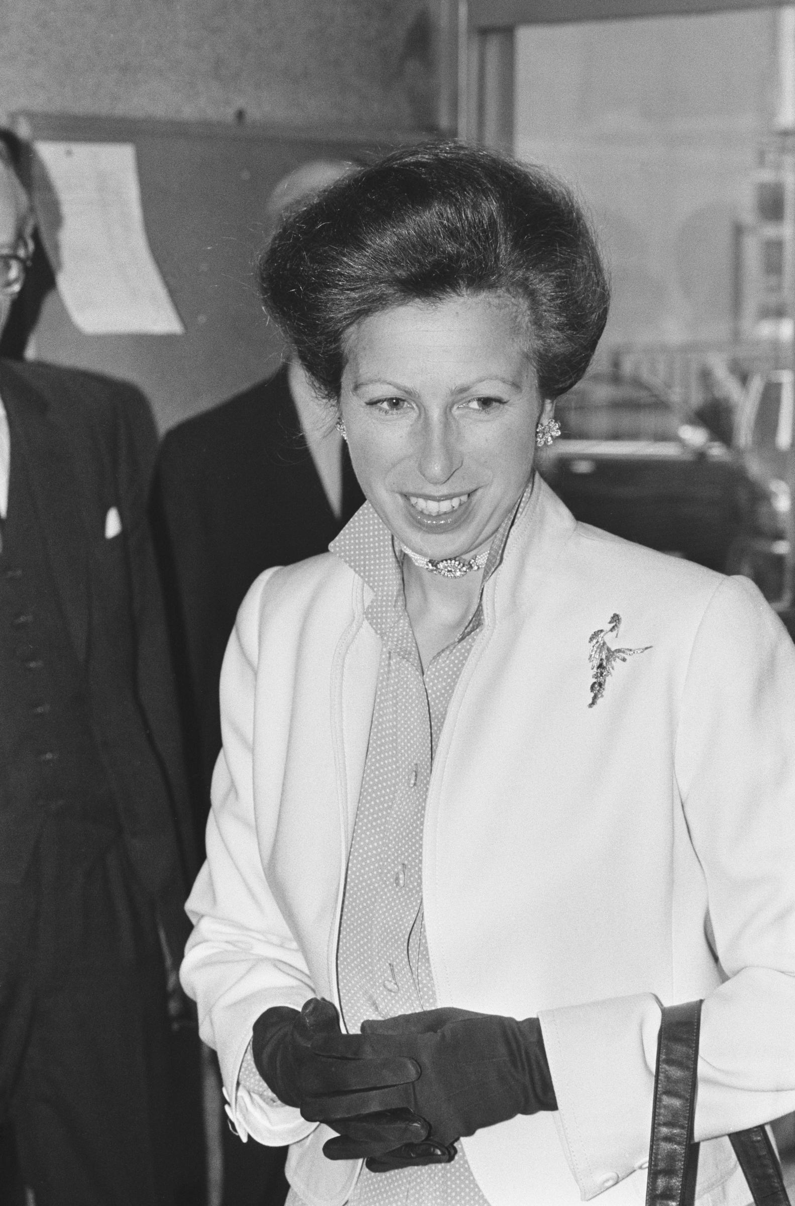 La princesse Anne assiste à une exposition le 6 mai 1985 | Source : Getty Images