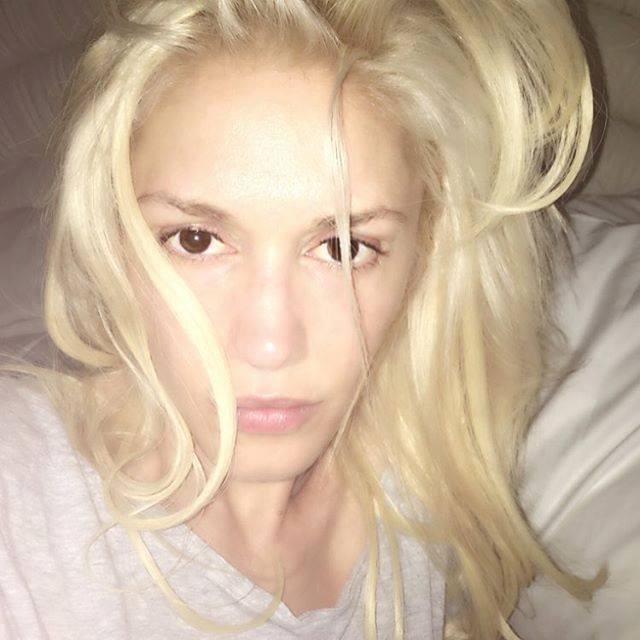 Gwen Stefani pose sans maquillage dans un post daté du 13 mai 2016 | Facebook/gwenstefani.