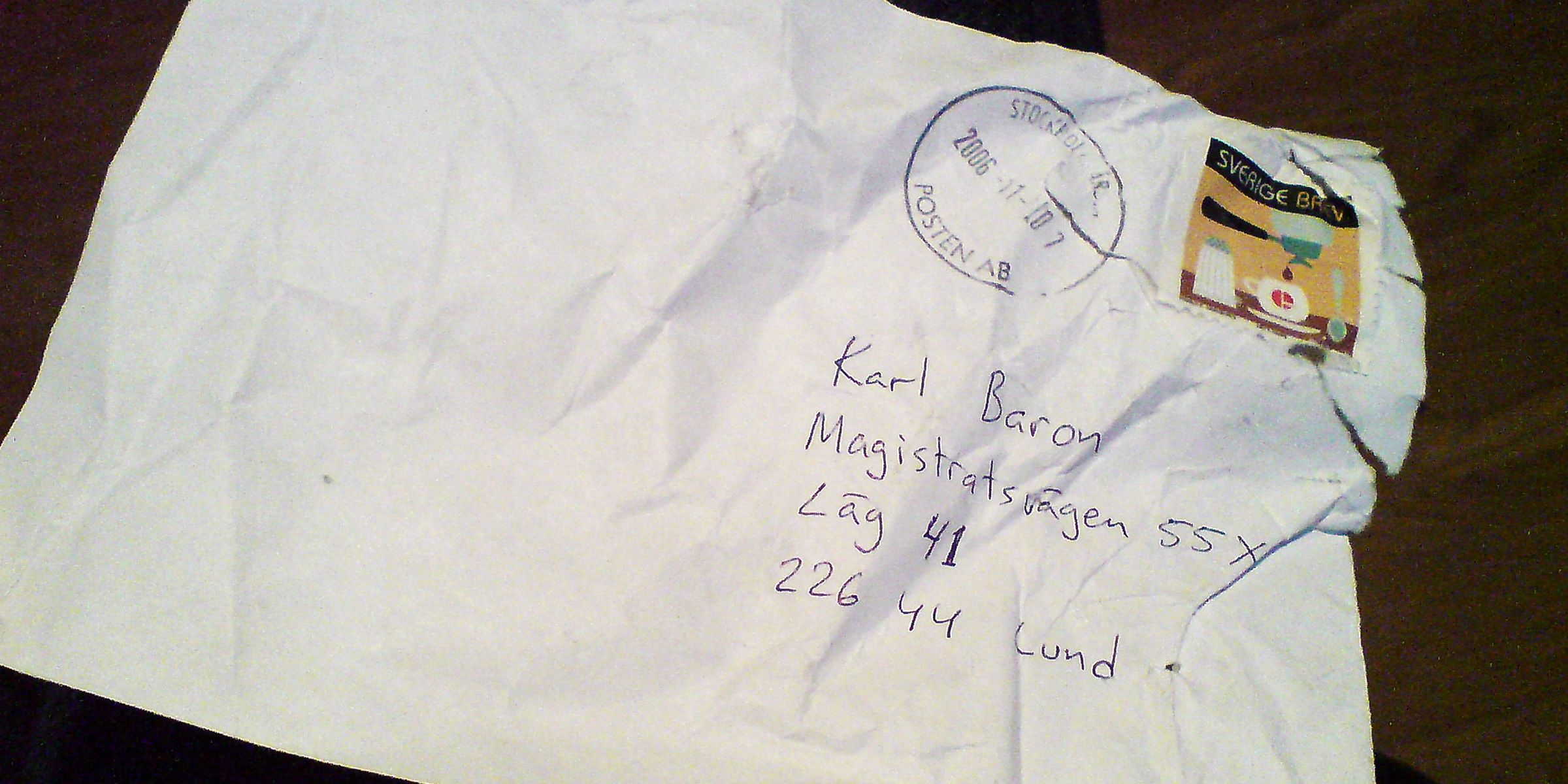 Une enveloppe froissée | Source : Flickr