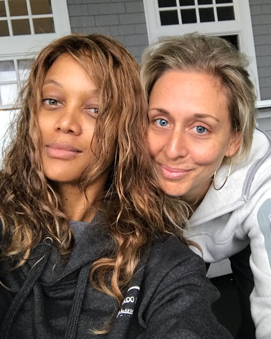 Tyra Banks sans maquillage dans un post daté du 18 octobre 2017 | Source : Instagram/tyrabanks
