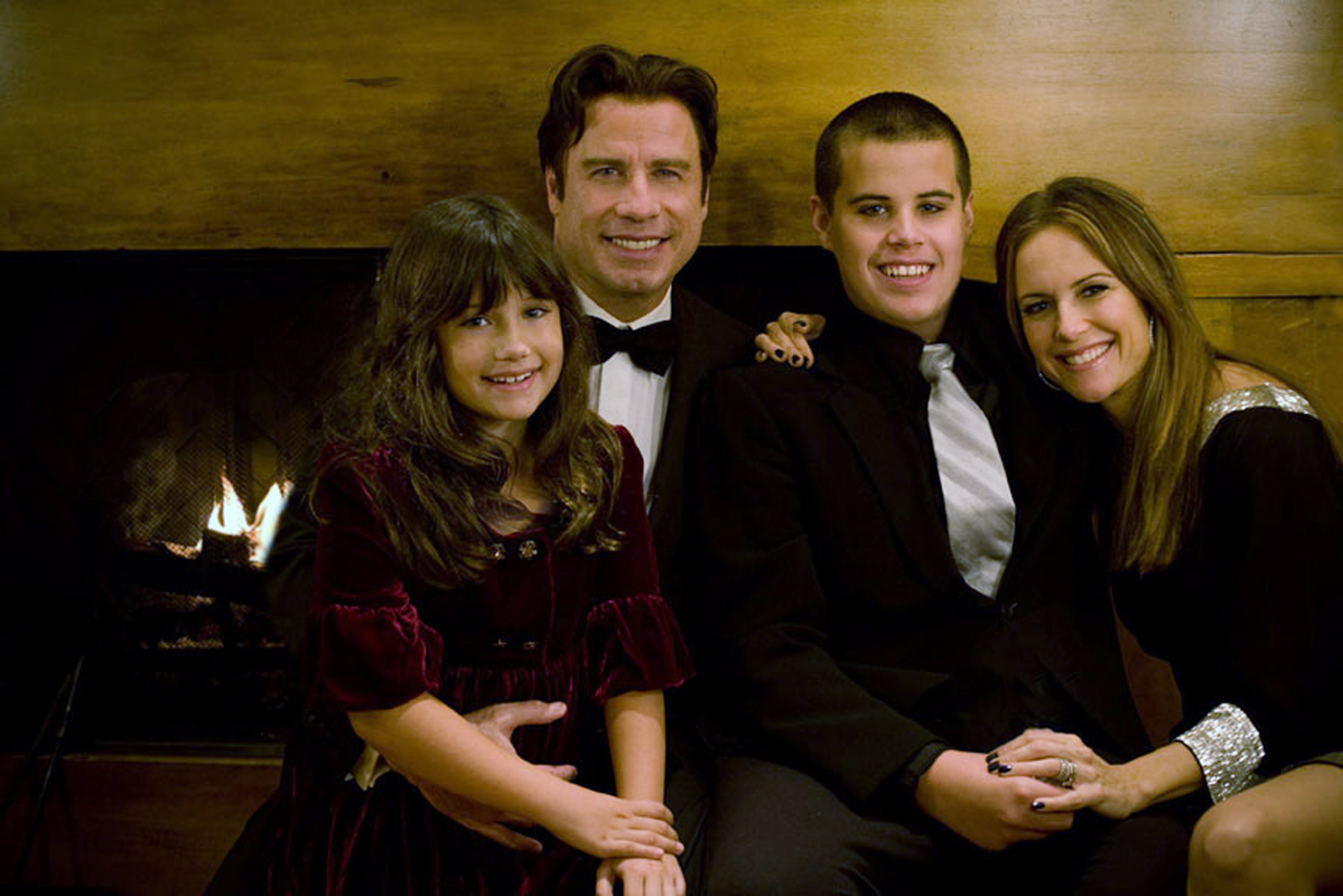 John Travolta et Kelly Preston avec leurs enfants, Jett et Ella, photographiés en 2009. | Source : Getty Images