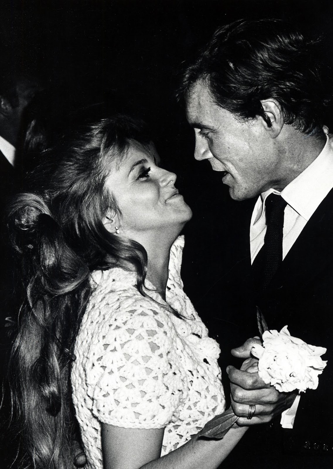 L'actrice et Roger Smith lors d'une soirée en 1969. | Source : Getty Images