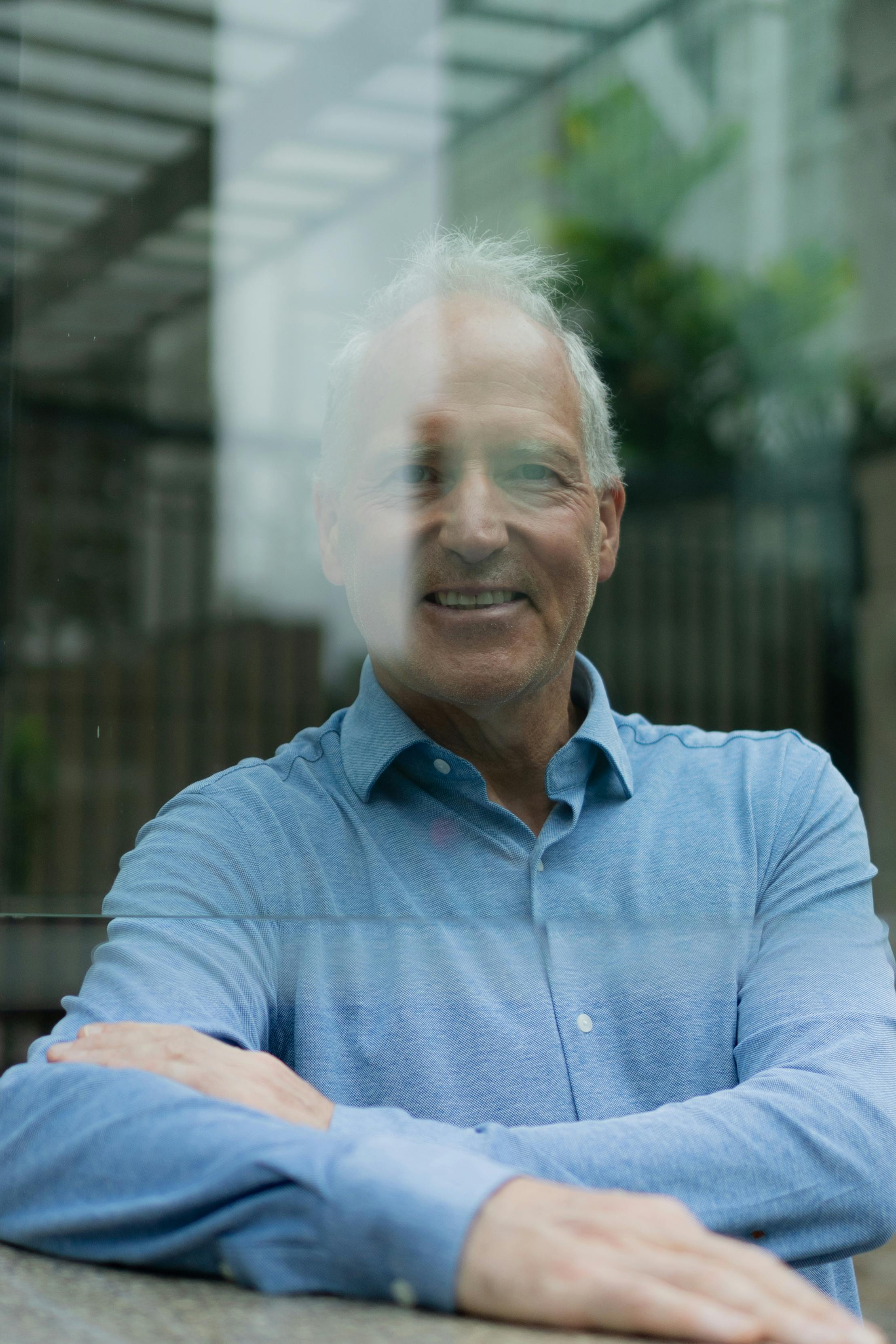 Un homme âgé souriant | Source : Pexels