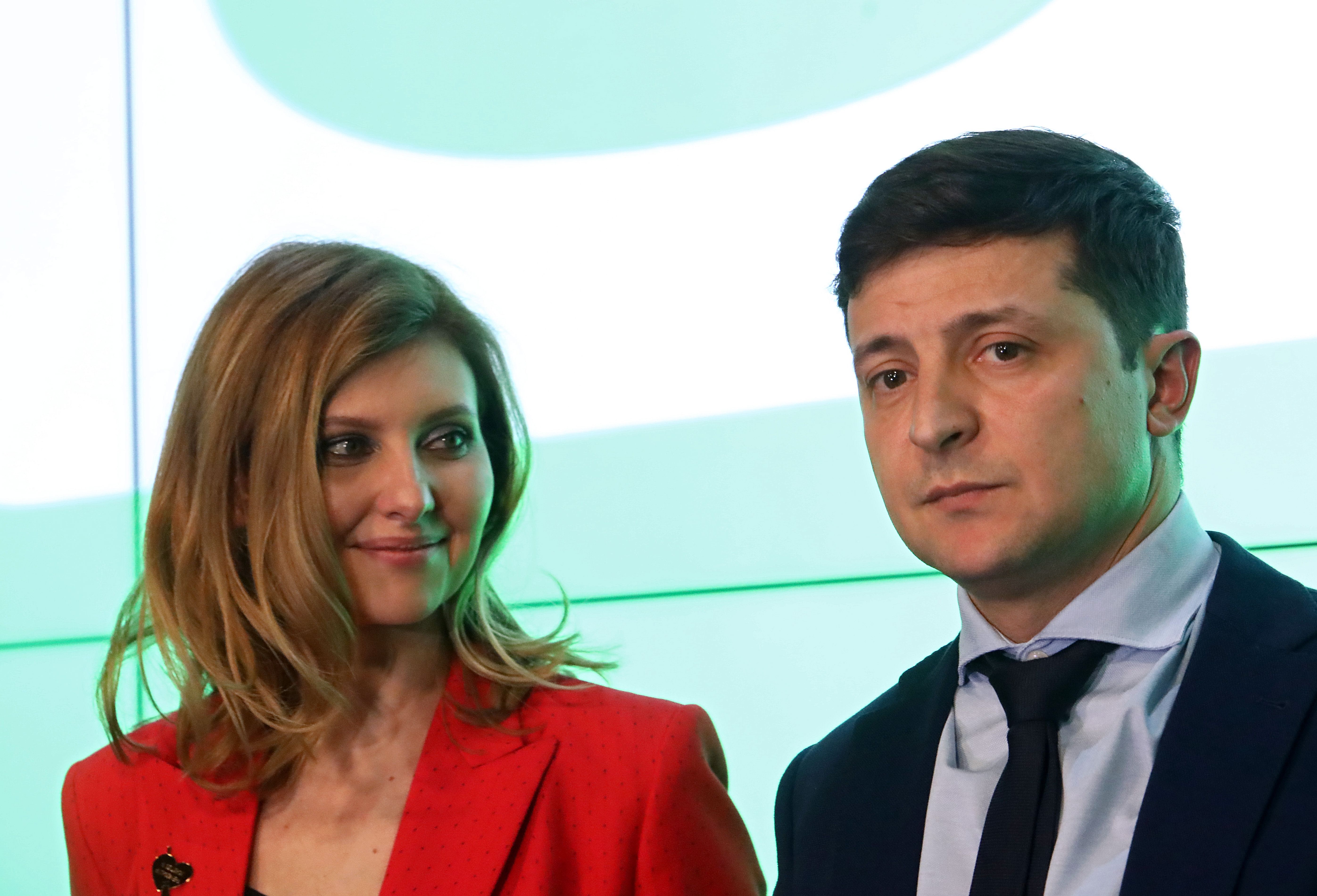 Volodymyr Zelenskyy et Olena Zelenska lors du briefing après l'annonce des premiers résultats des sondages à la sortie des urnes à Kiev, en Ukraine, le 31 mars 2019 | Source : Getty Images