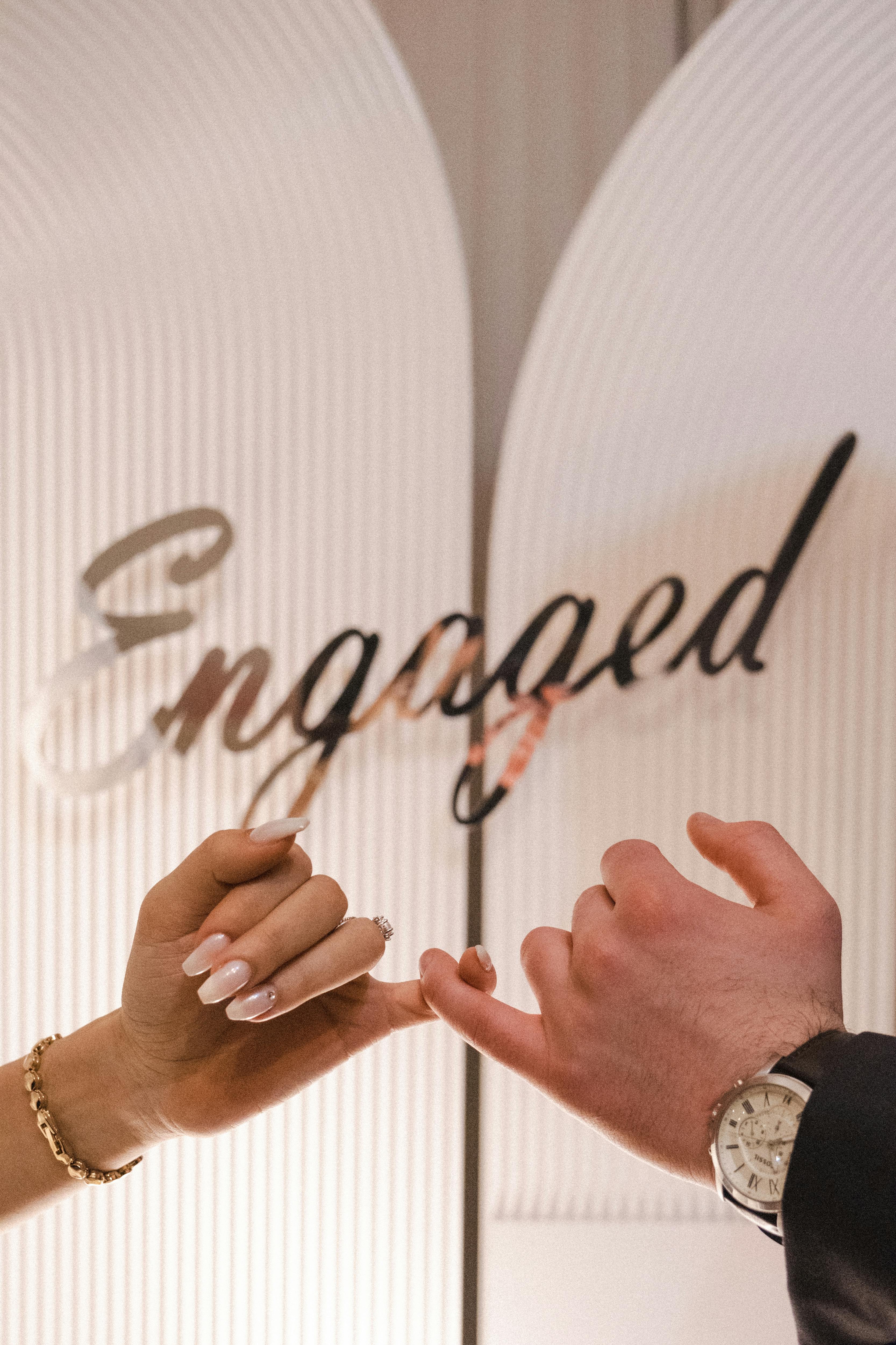 Un couple de fiancés | Source : Pexels