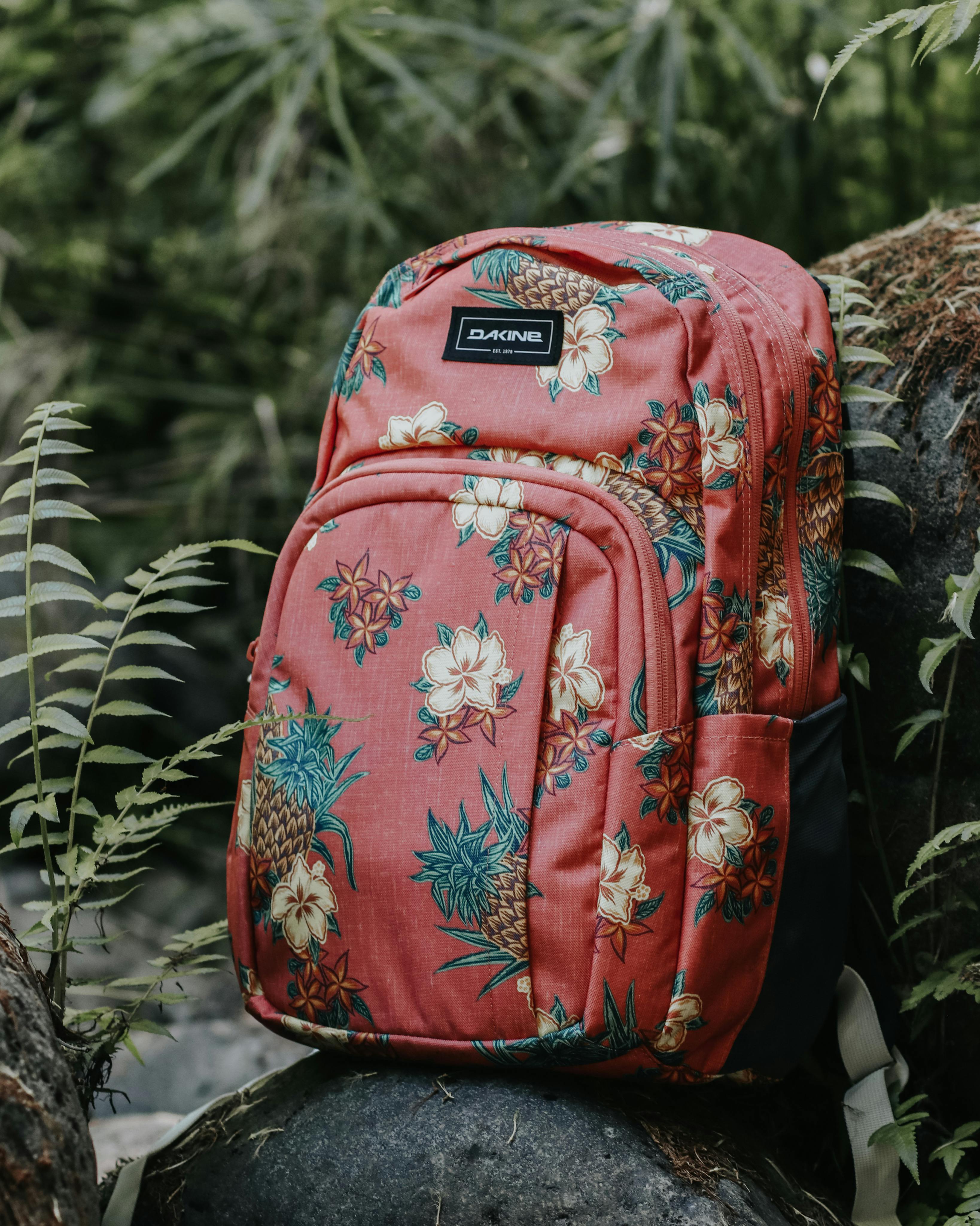 Un sac à dos rose | Source : Pexels