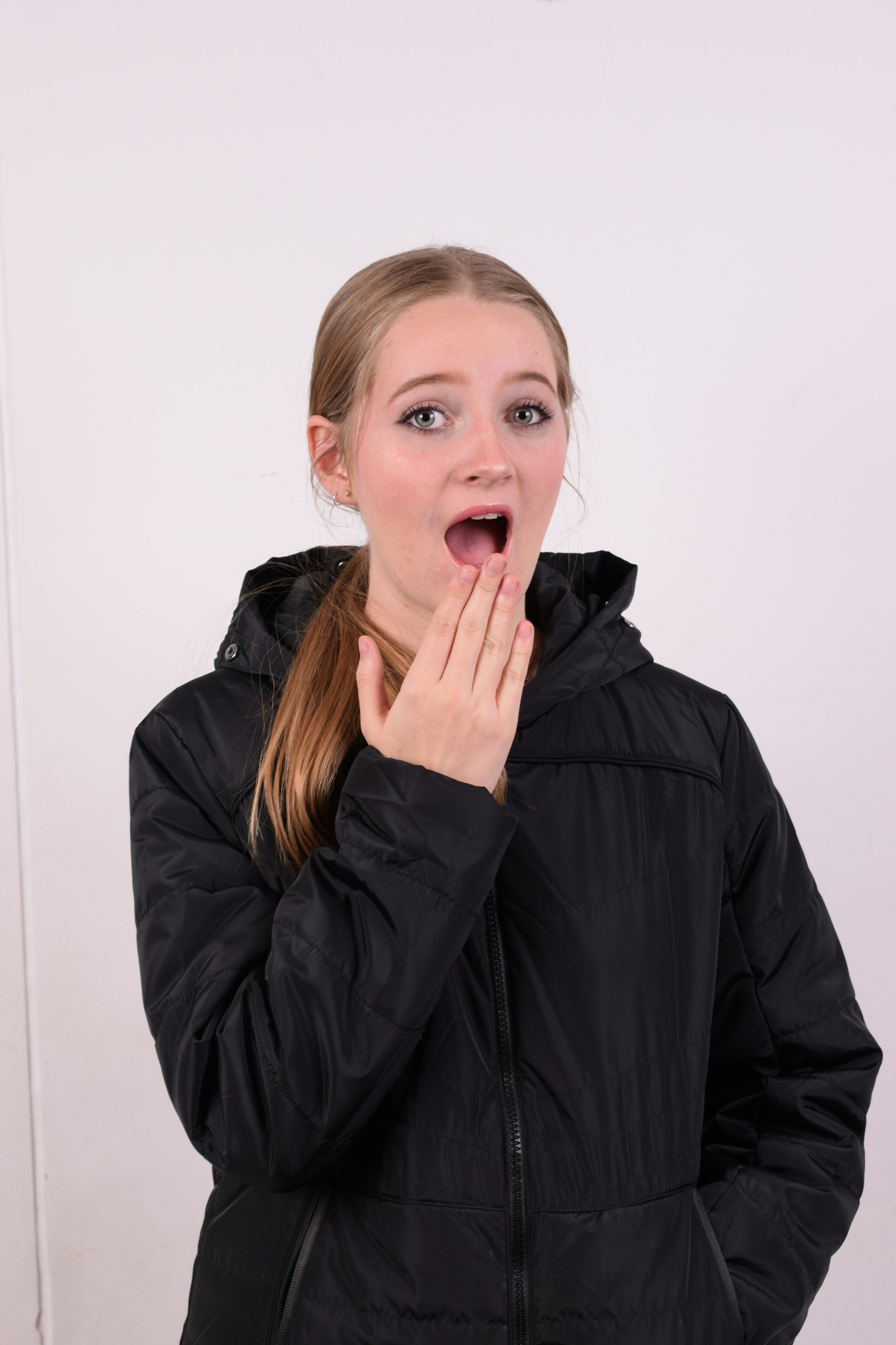 Une jeune fille choquée | Source : Unsplash