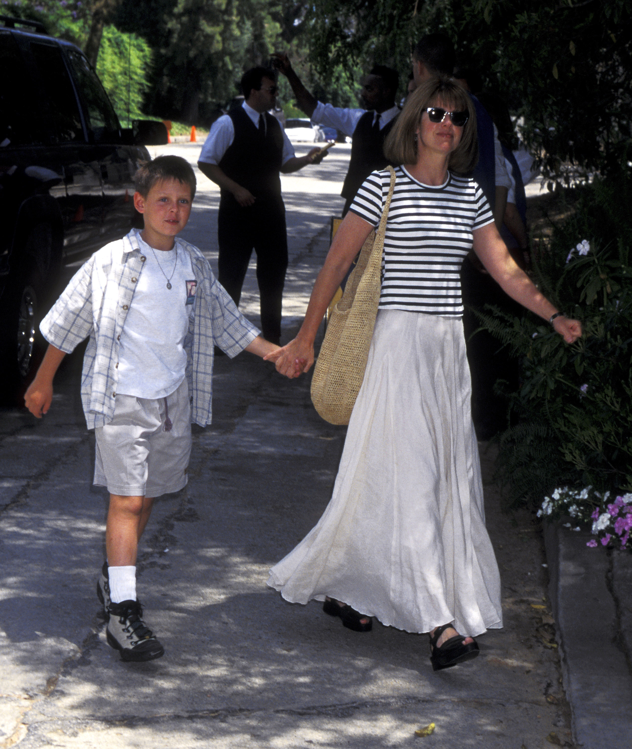 L'actrice et Sean Harmon photographiés lors du « Picnic on the Green » le 11 mai 1996 à Los Angeles, en Californie. | Source : Getty Images