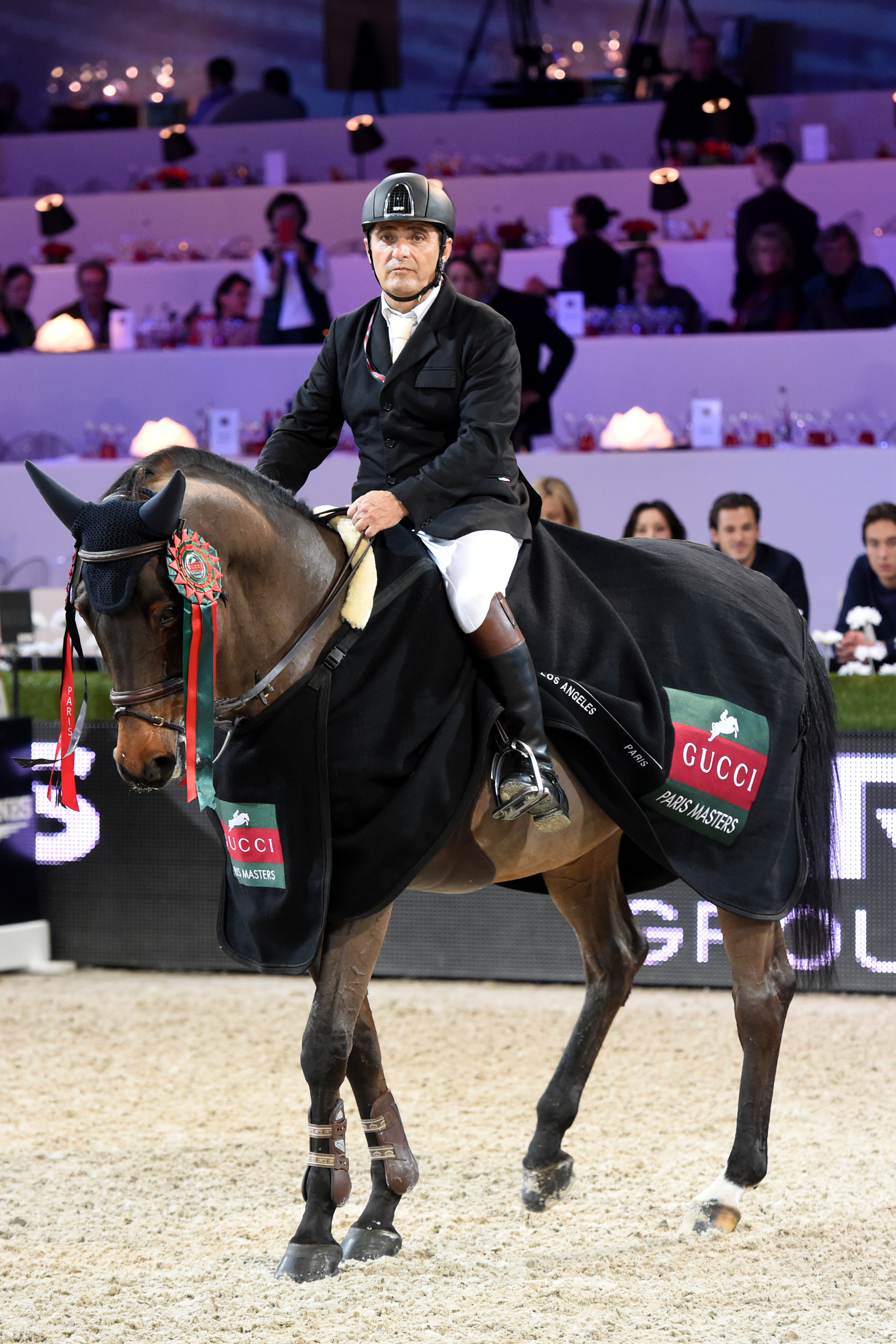 Le Français Serge Varsano, monté sur Corlano 3, remporte le premier prix du Prix Airbus Group dans le cadre du Gucci Paris Masters 2014, le 6 décembre 2014 à Villepinte, en France I Source : Getty Images