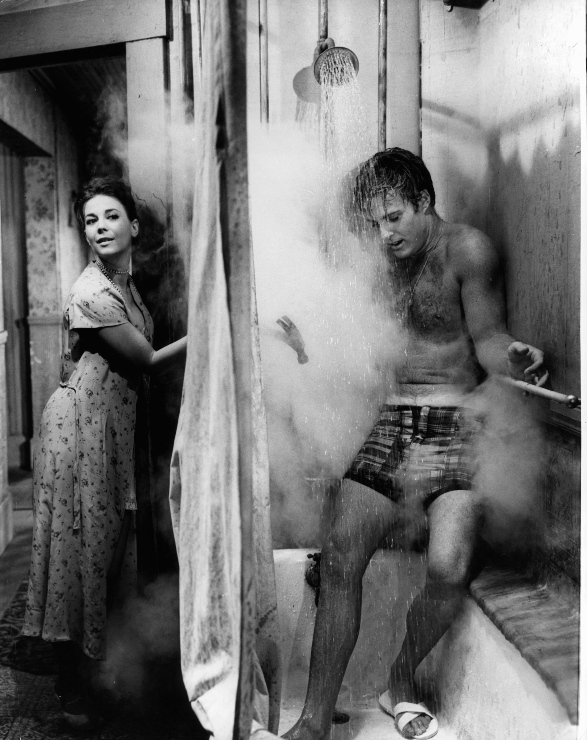 Natalie Wood et Robert Redford lors du tournage de « This Property is Condemned » en 1966. | Source : Getty Images