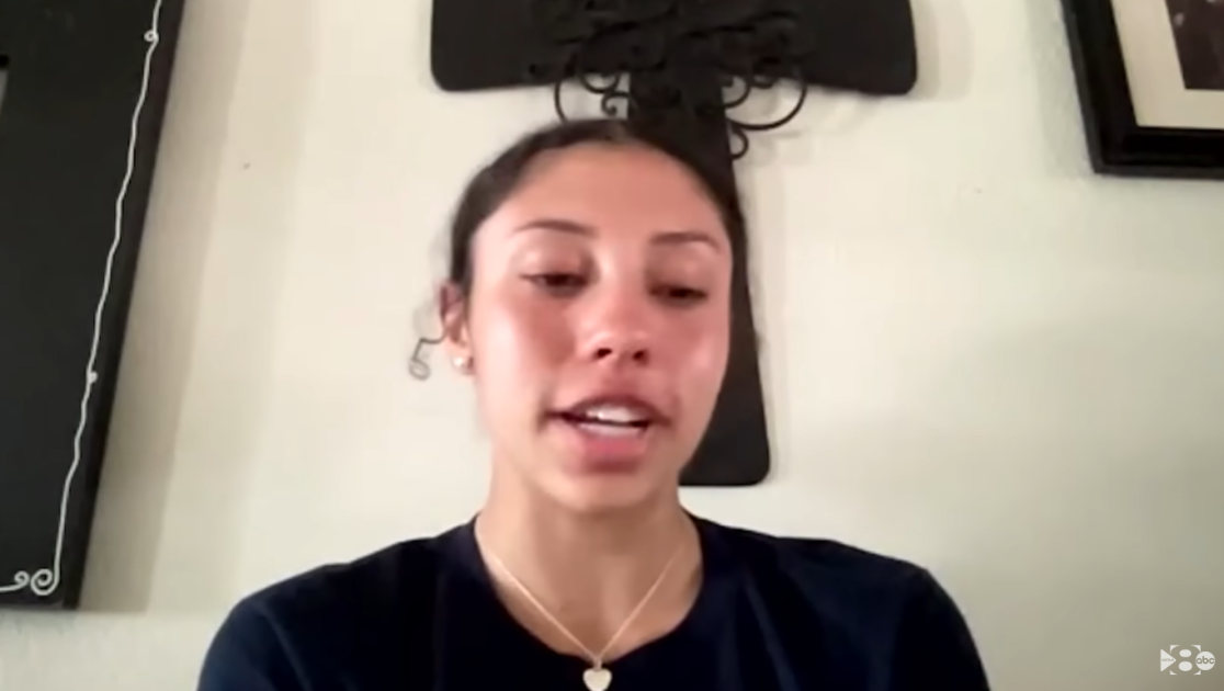 Eva Love, la meilleure amie d'Ava Moore, devient émotive en se souvenant de la gentillesse d'Ava, de son leadership et de ses projets de servir son pays | Source : YouTube/WFAA8