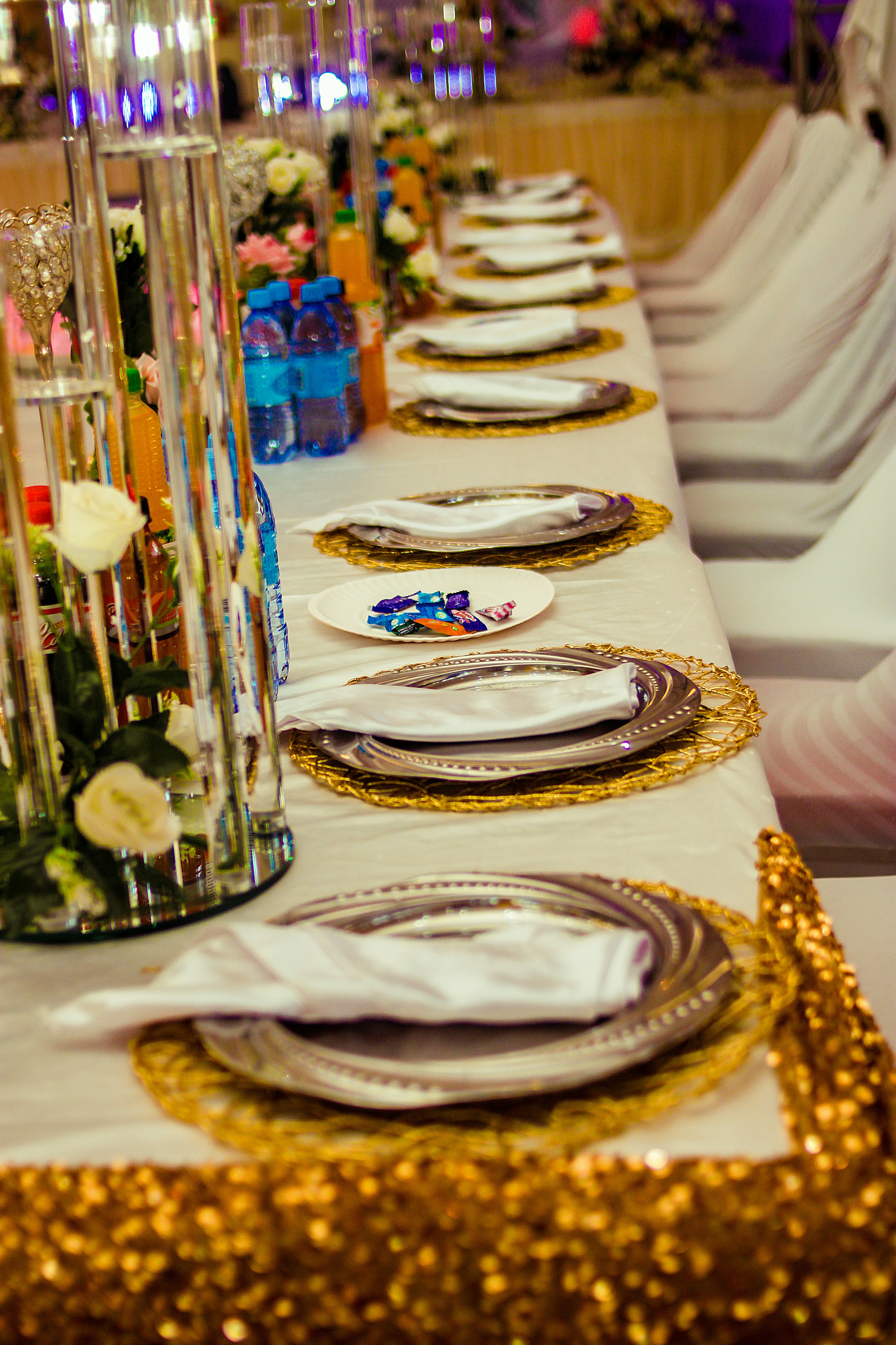 Un décor de table fantaisiste | Source : Unsplash