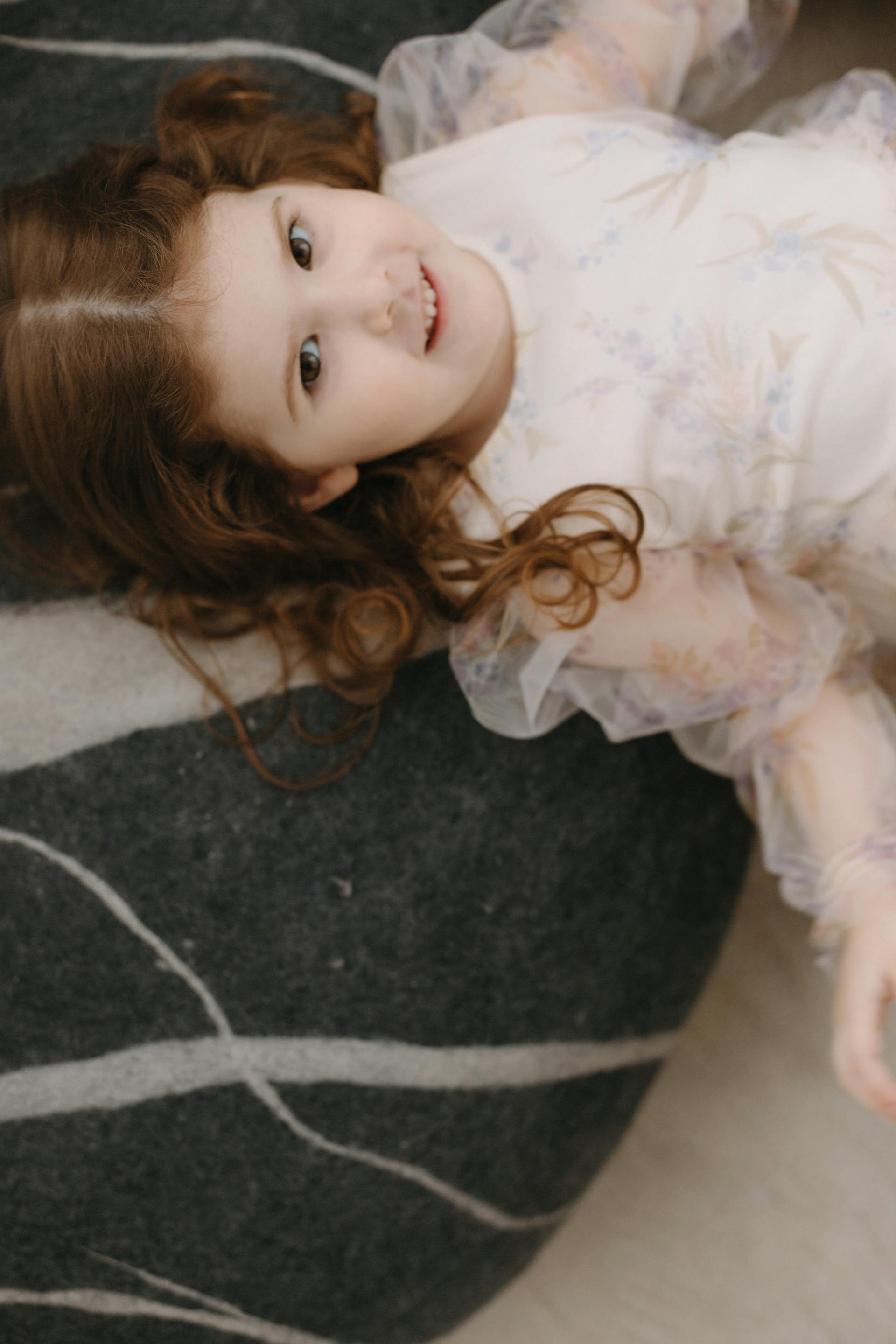 Une petite fille heureuse | Source : Pexels