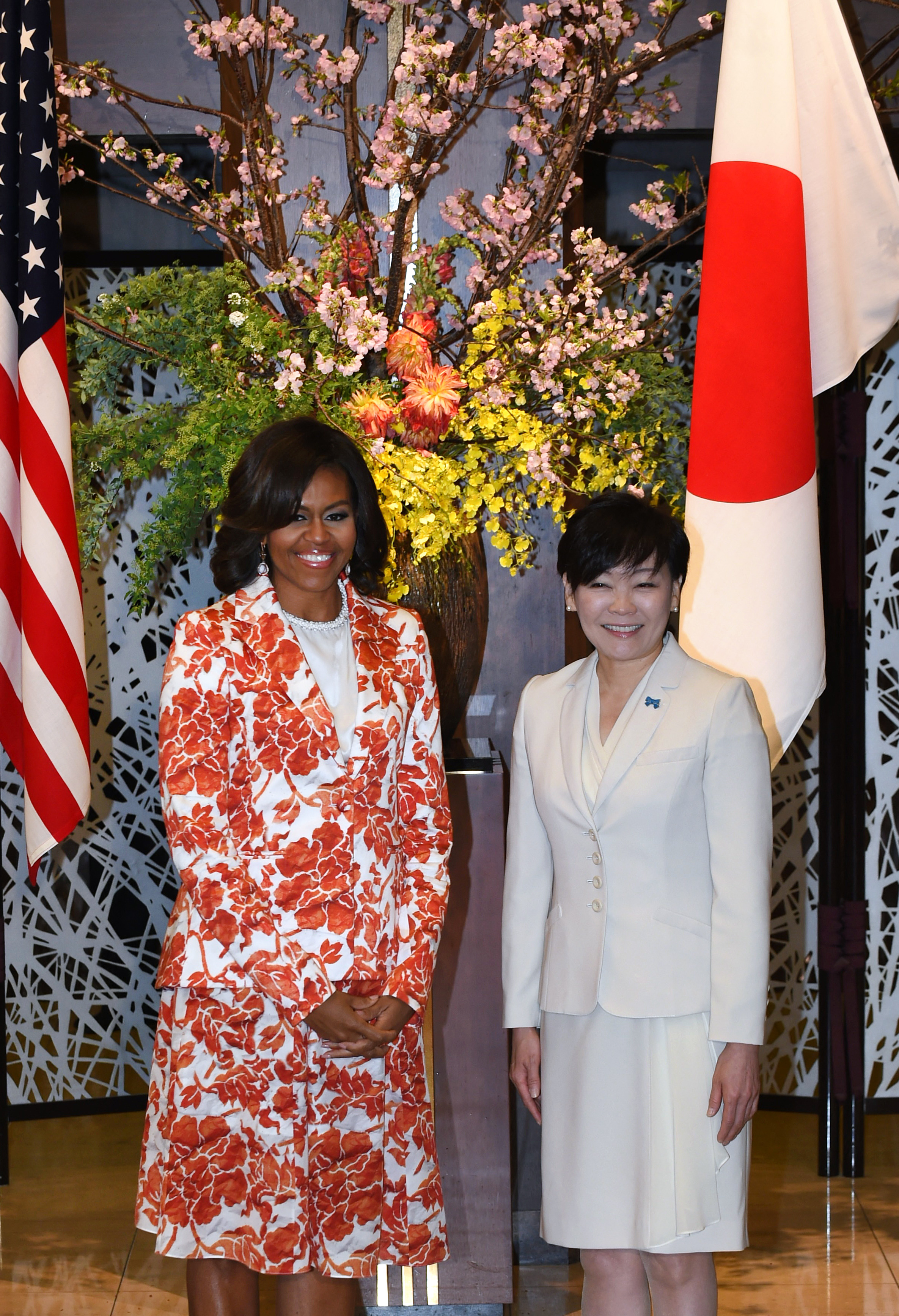 Michelle Obama et Akie Abe lors de l'événement conjoint Japon-États-Unis sur l'éducation des filles, le 19 mars 2015, à Tokyo. | Source : Getty Images