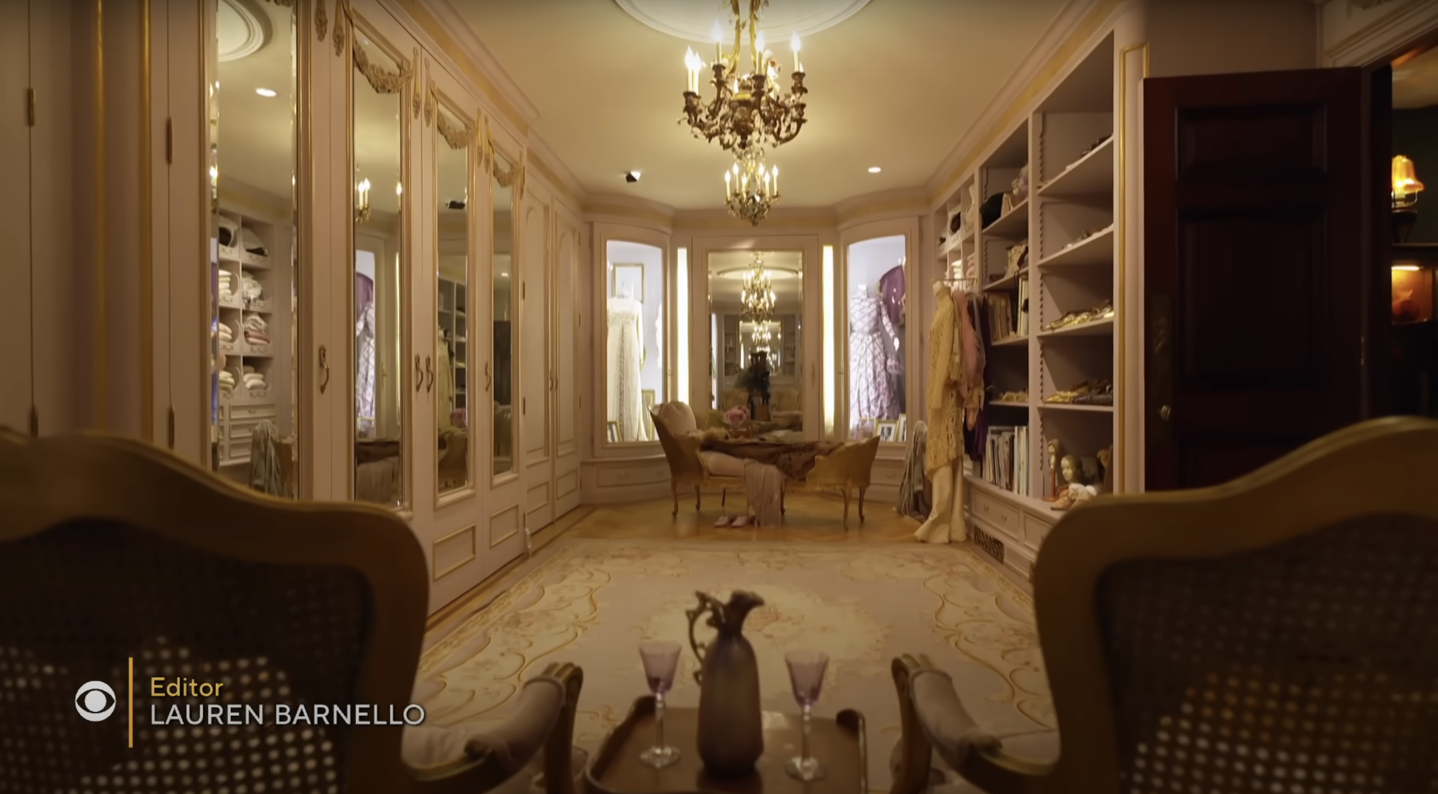L'intérieur de la maison de Barbra Streisand | Source : YouTube/The Late Show with Stephen Colbert