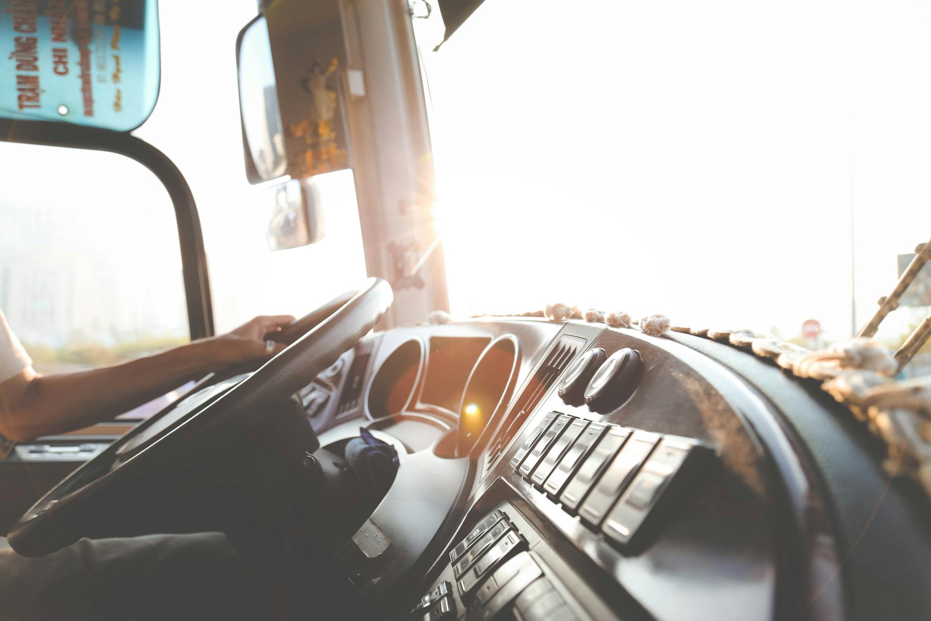Une personne conduisant un bus | Source : Pexels