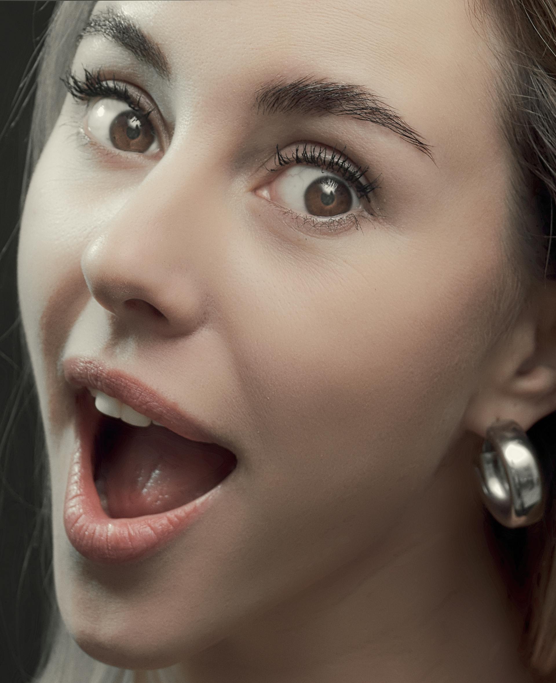 Une femme haletant de surprise | Source : Pexels