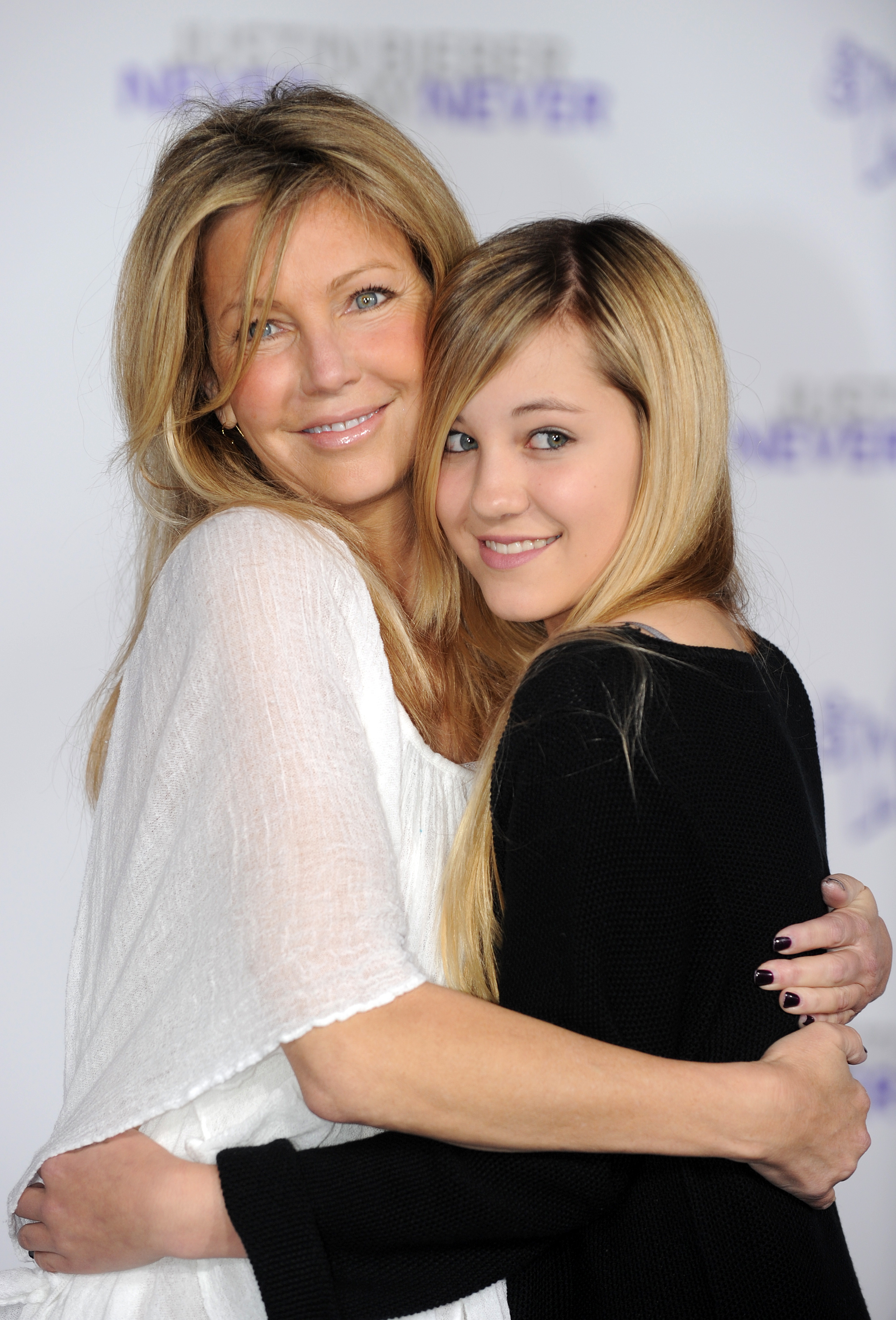 La star de cinéma avec sa fille Ava Sambora lors de la première de « Never say Never » le 8 février 2011 | Source : Getty Images