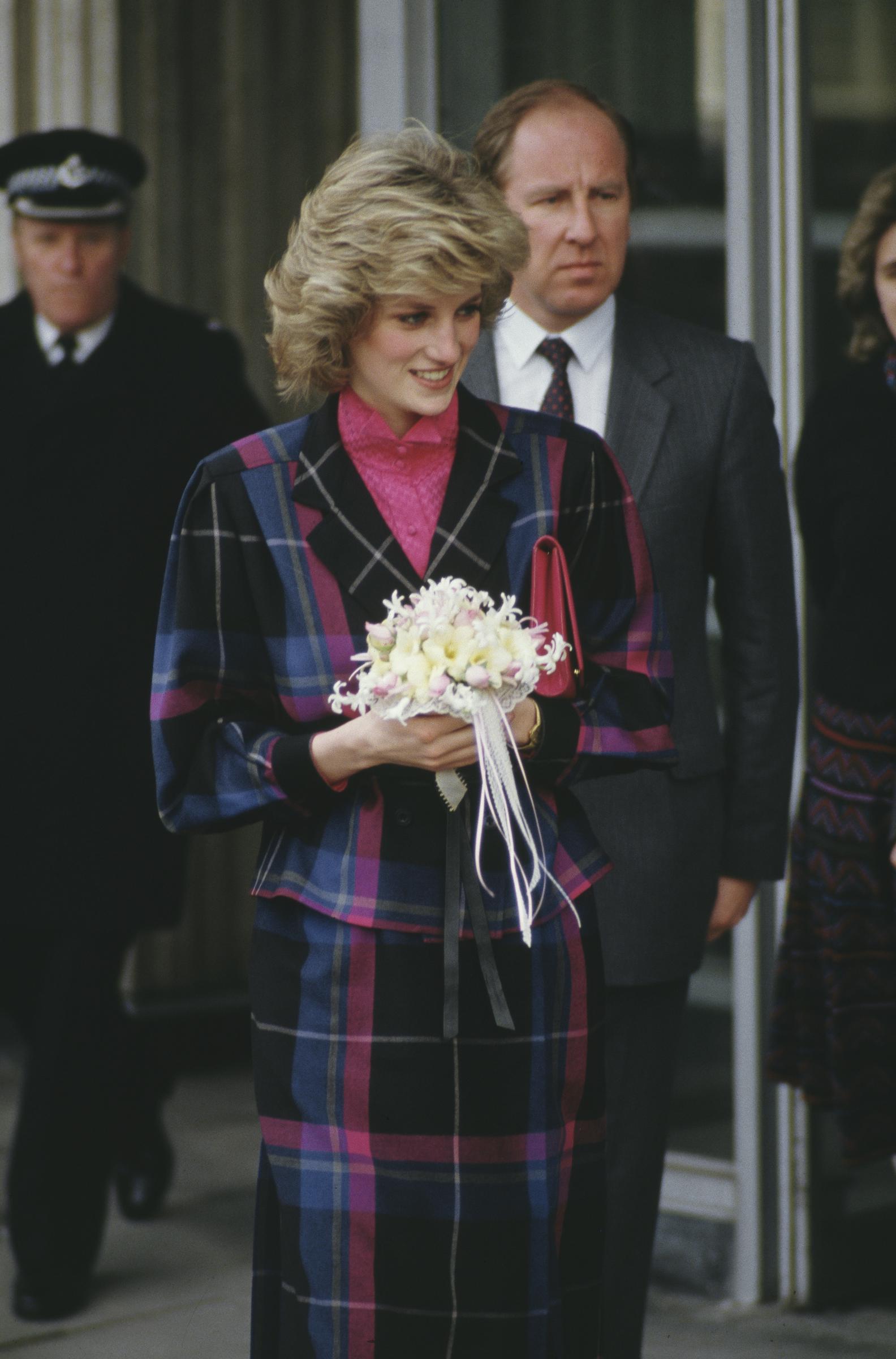 Diana, princesse de Galles, lors d'une visite au foyer pour enfants du Dr Barnardo à Londres, en Angleterre, en février 1983. | Source : Getty Images