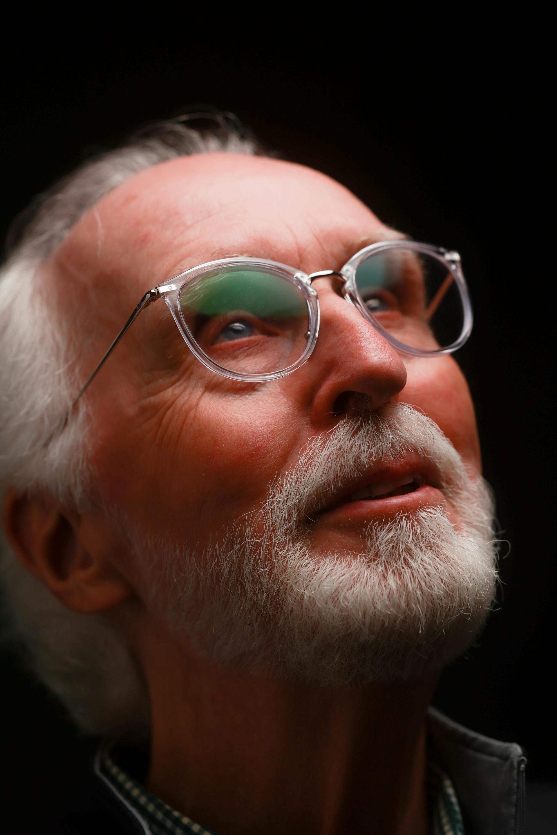 Un homme âgé avec des lunettes | Source : Pexels