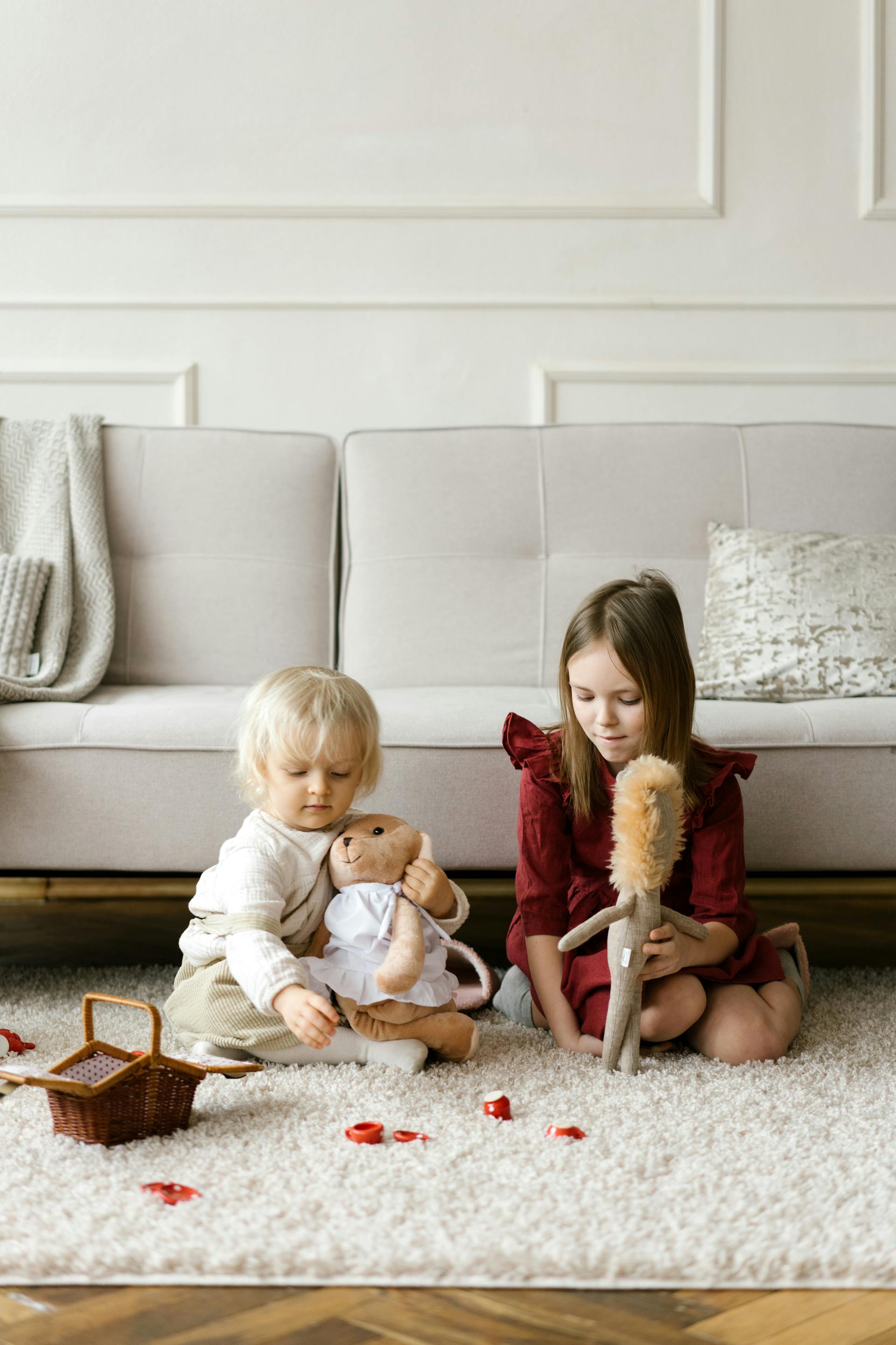Deux filles jouant ensemble | Source : Pexels