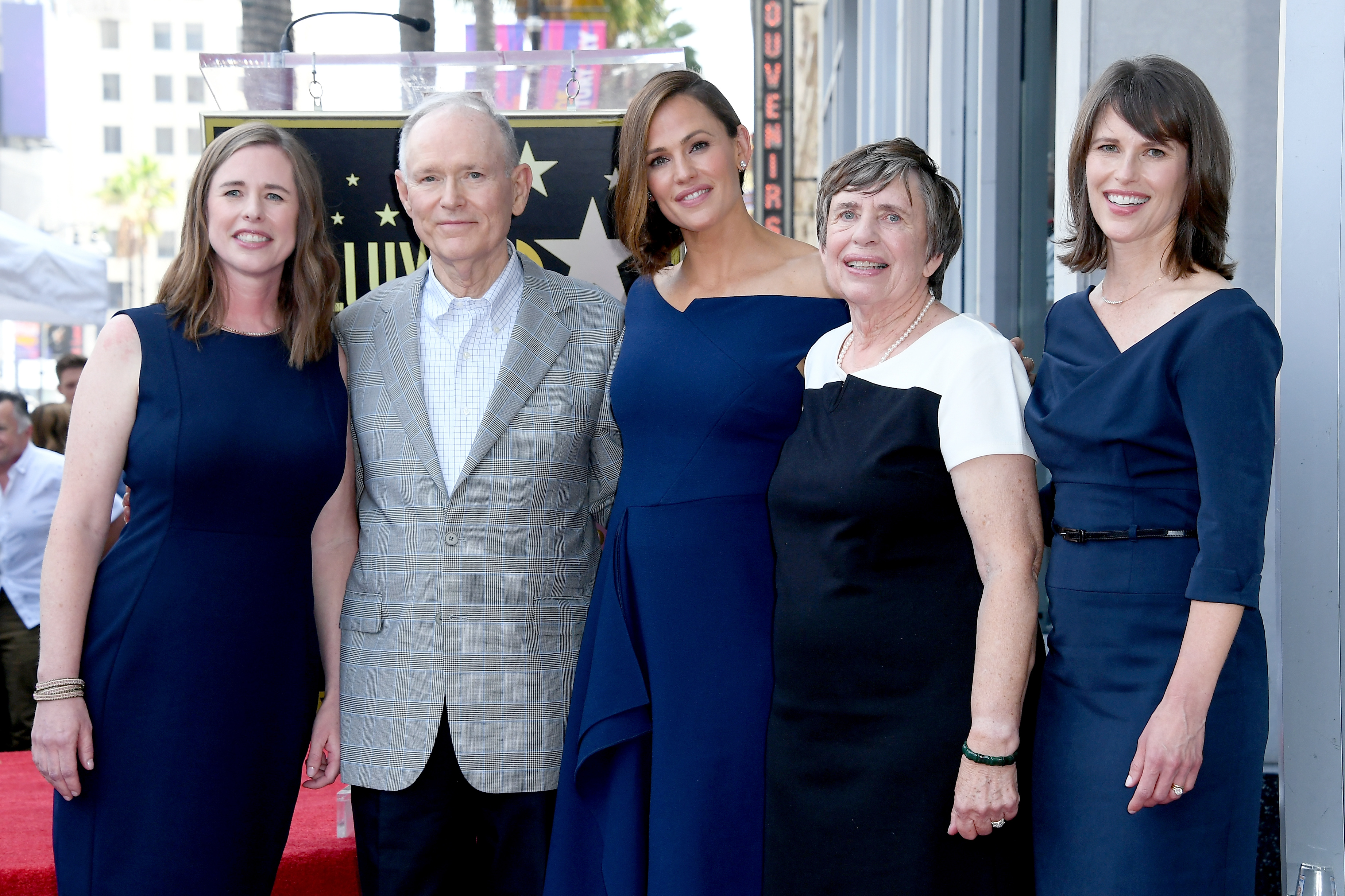 Susannah, William, Jennifer, Patricia et Melissa Garner Wylie lors de la cérémonie de remise de l'étoile de Jennifer Garner sur le Hollywood Walk of Fame à Hollywood, en Californie, le 20 août 2018 | Source : Getty Images