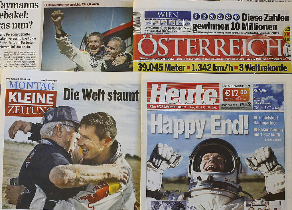 Des premières pages de journaux autrichiens relatant le saut de Felix Baumgartner depuis l'espace. | Source : Getty Images