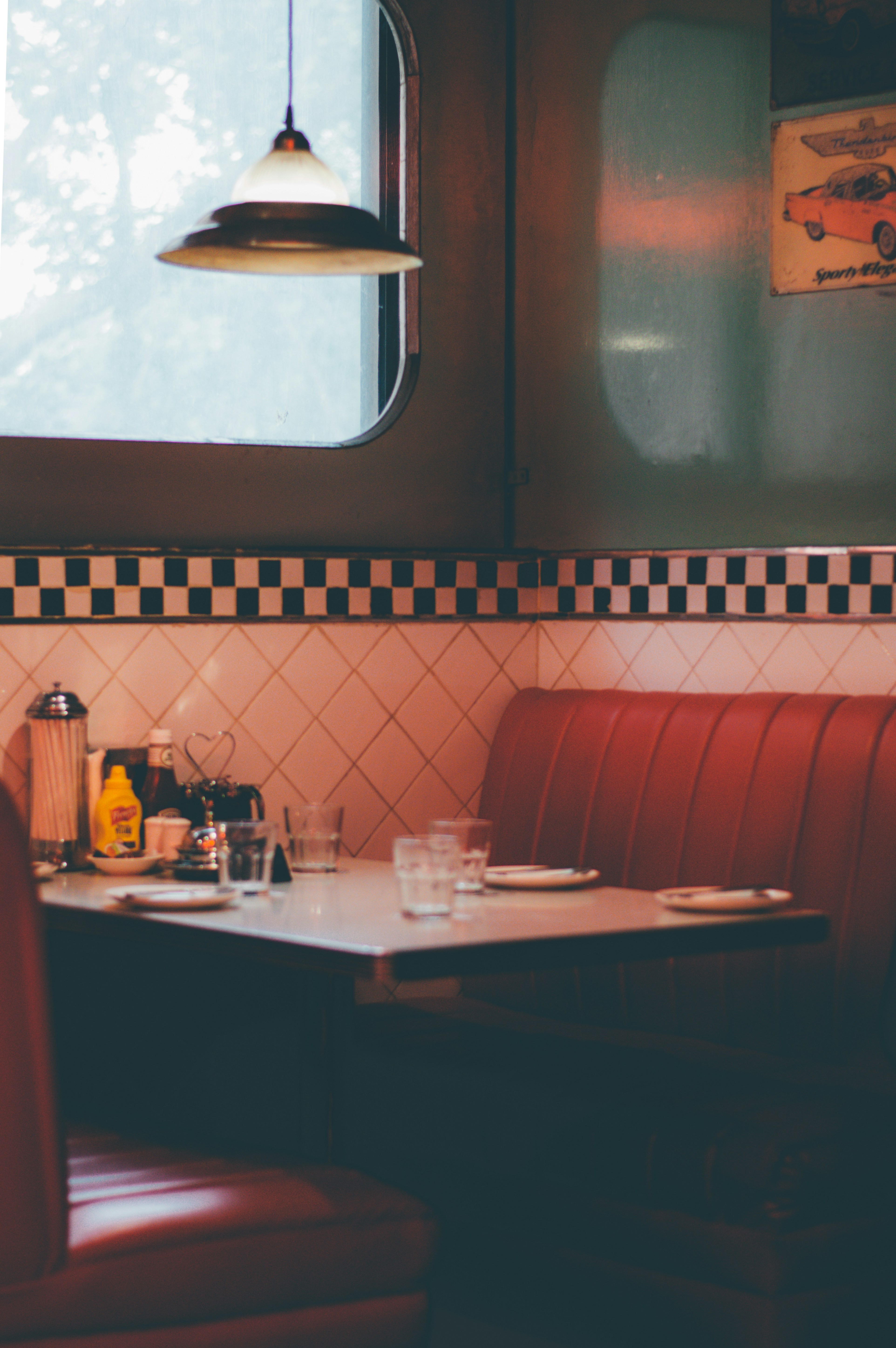 Une cabine vide dans un restaurant | Source : Unsplash
