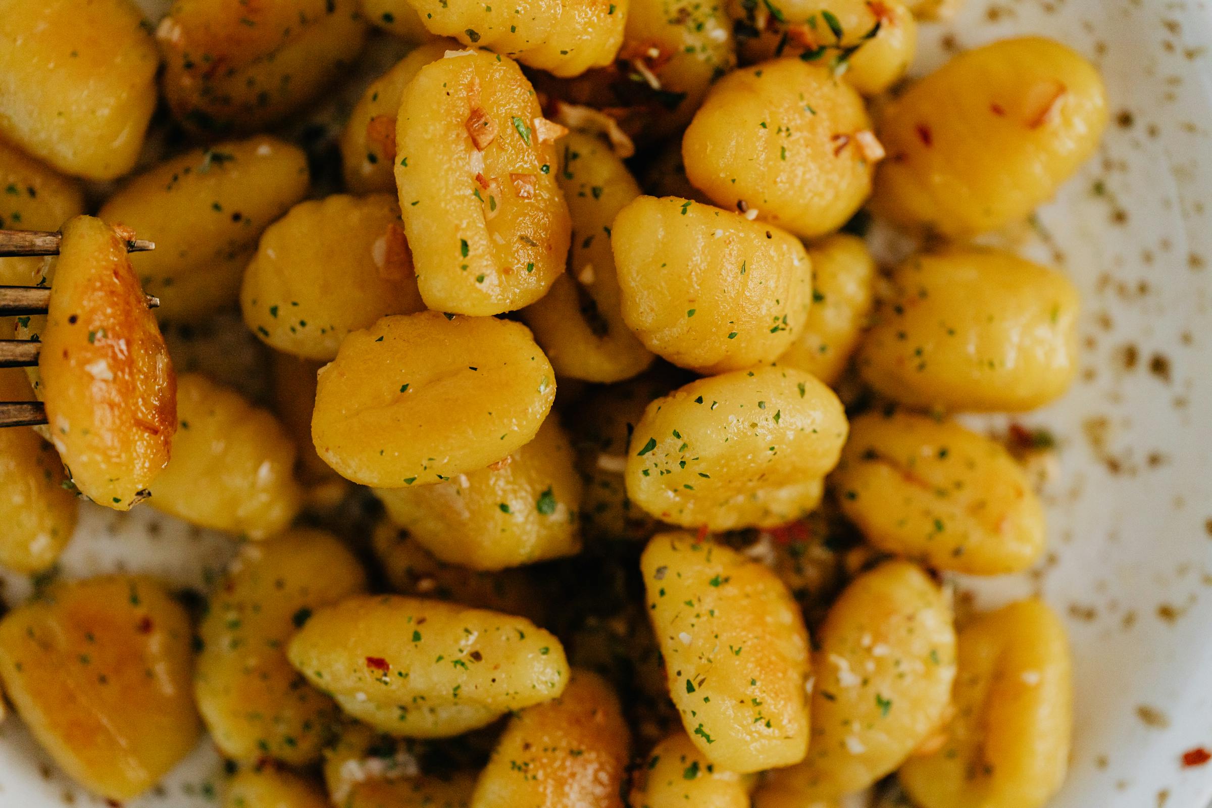 Une assiette de gnocchis | Source : Pexels