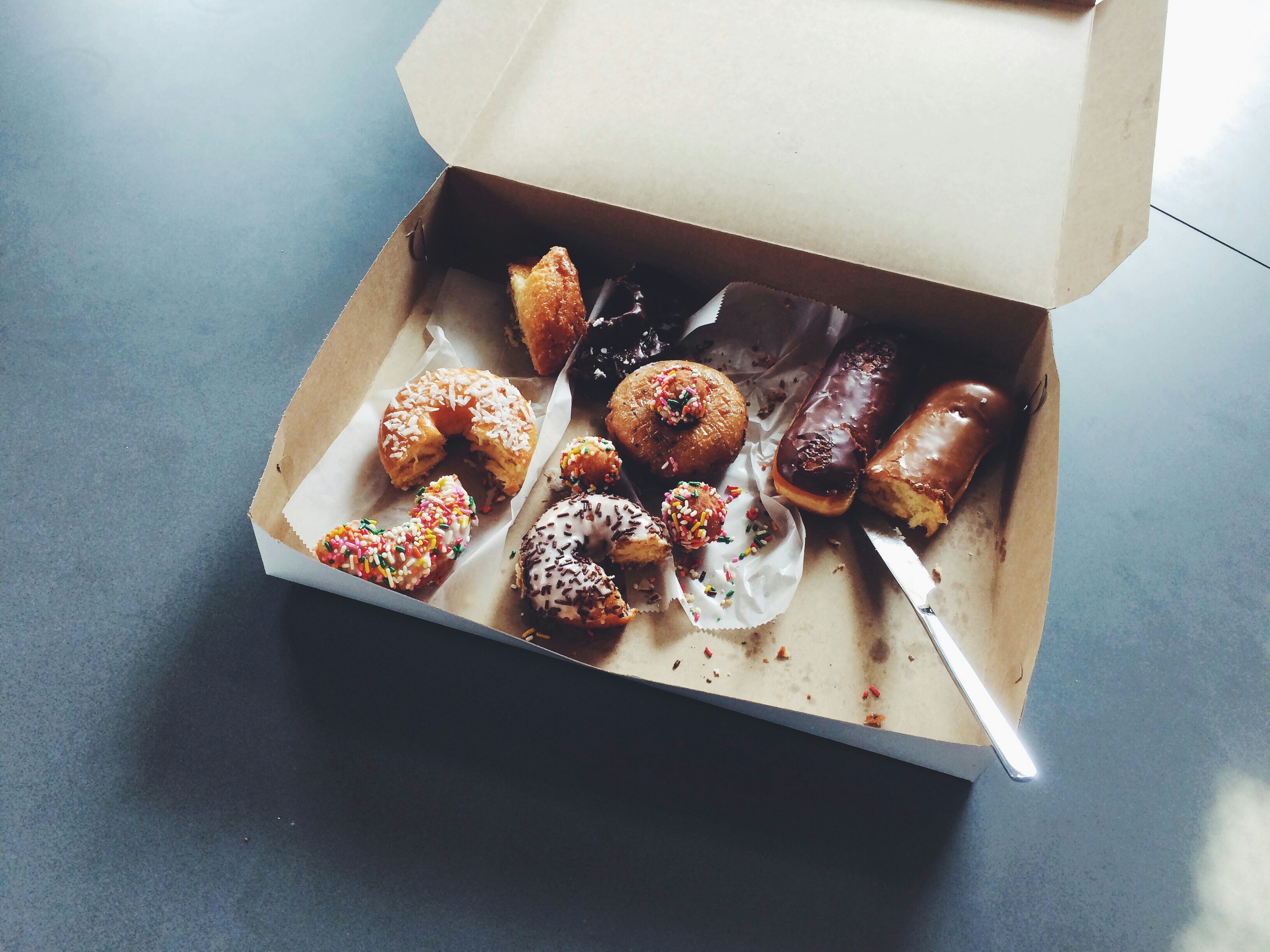 Une boîte de beignets | Source : Unsplash