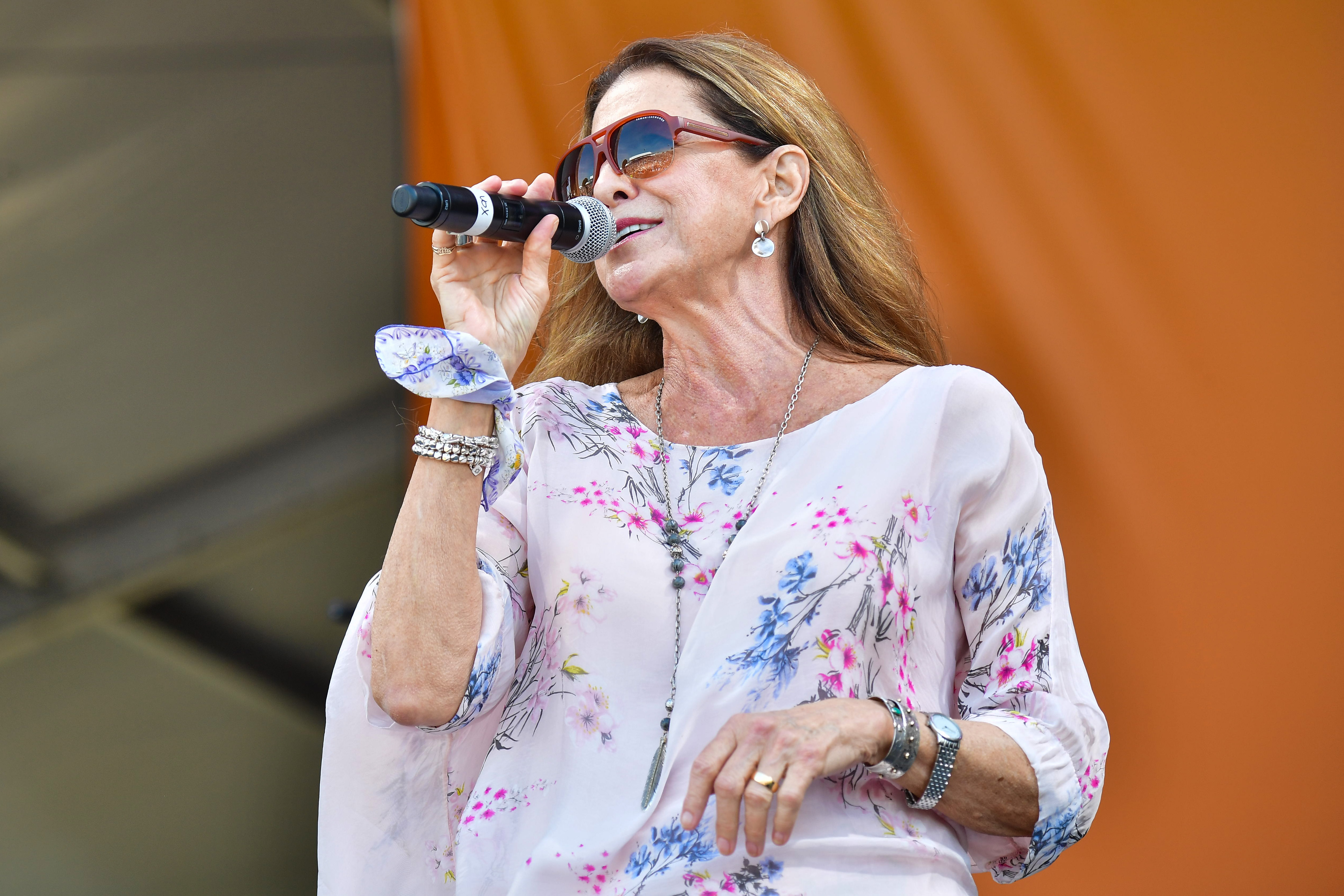 Rita Coolidge se produit lors de l'hommage à Allen Toussaint au New Orleans Jazz & Heritage Festival 50th Anniversary, le 5 mai 2019, à la Nouvelle-Orléans, en Louisiane | Source : Getty Images