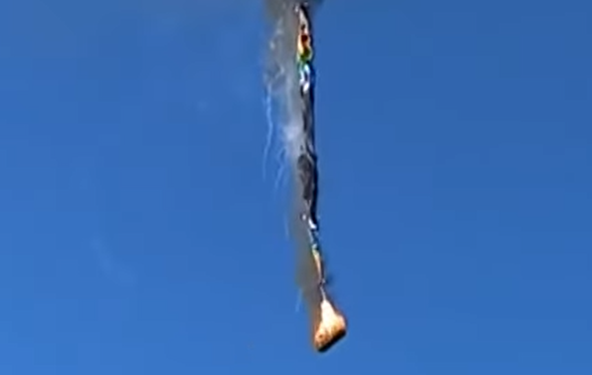 Une montgolfière s'écrase après avoir pris feu en plein vol | Source : YouTube/@TODAY