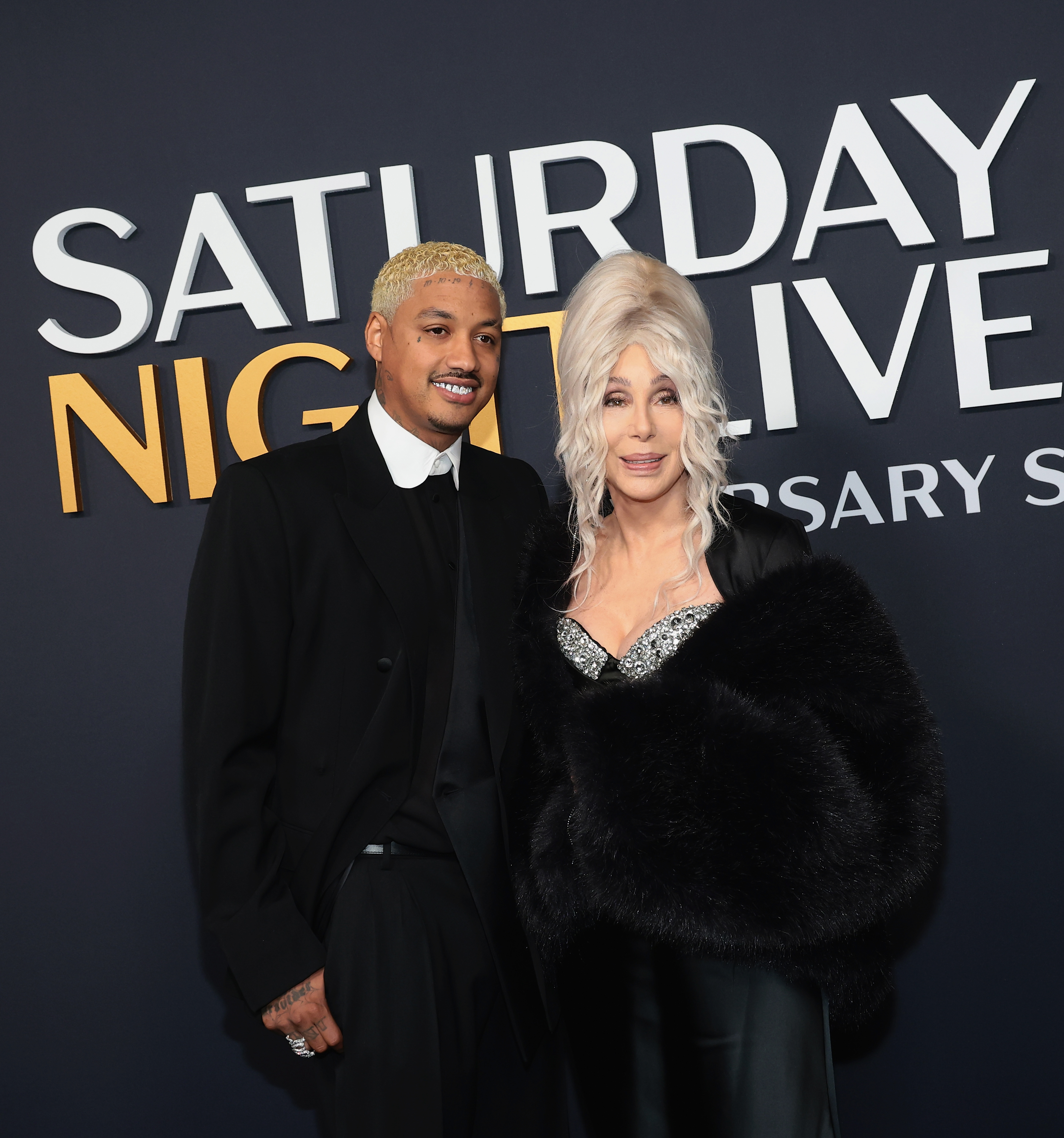 Alexander Edwards et Cher lors du SNL50 : The Anniversary Special, le 16 février 2025, à New York. | Source : Getty Images