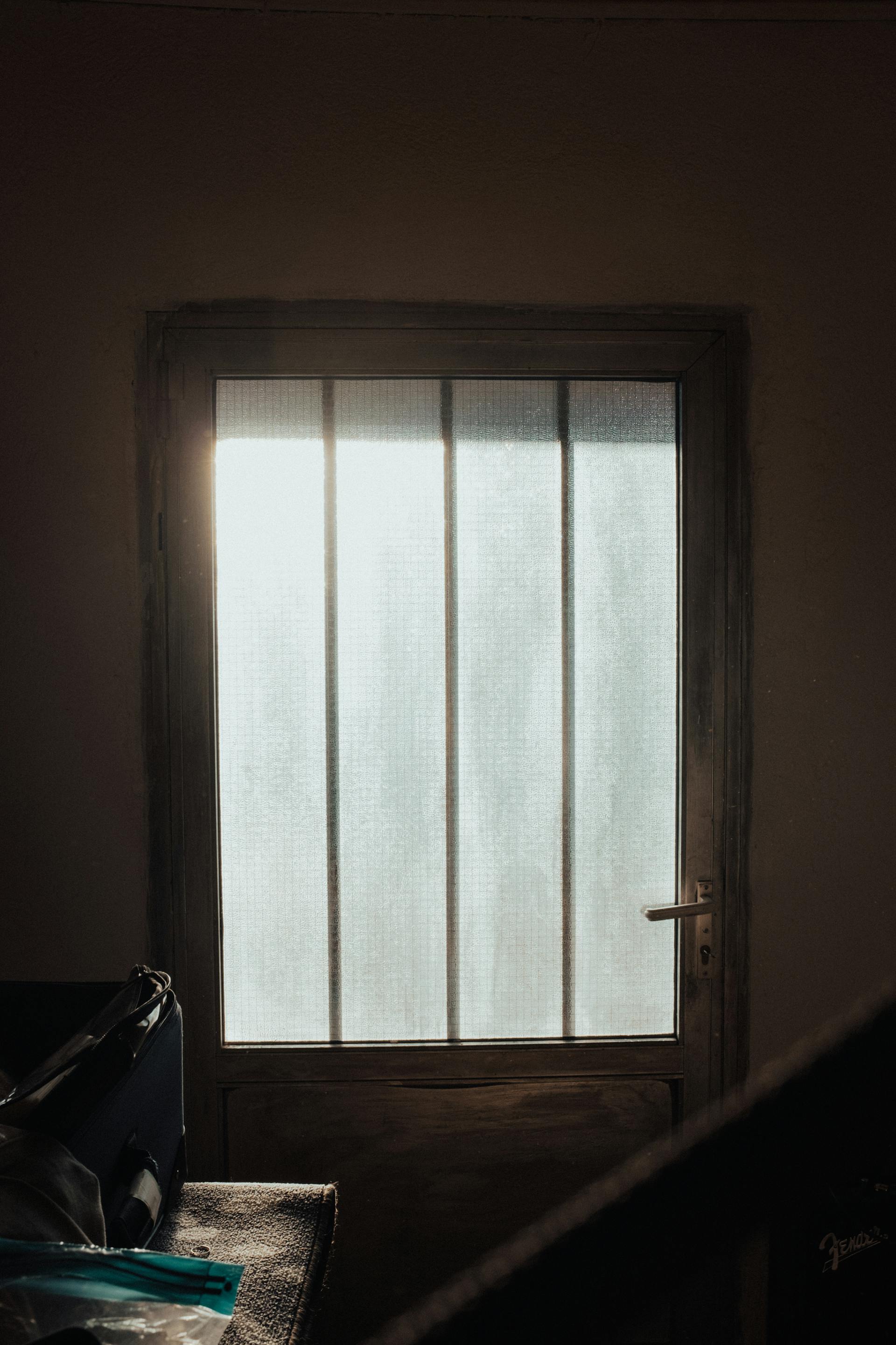 Une porte fermée de l'intérieur | Source : Pexels