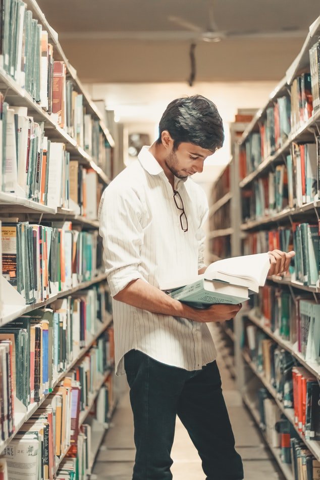 Lance est allé à l'université pour devenir psychologue | Source : Unsplash