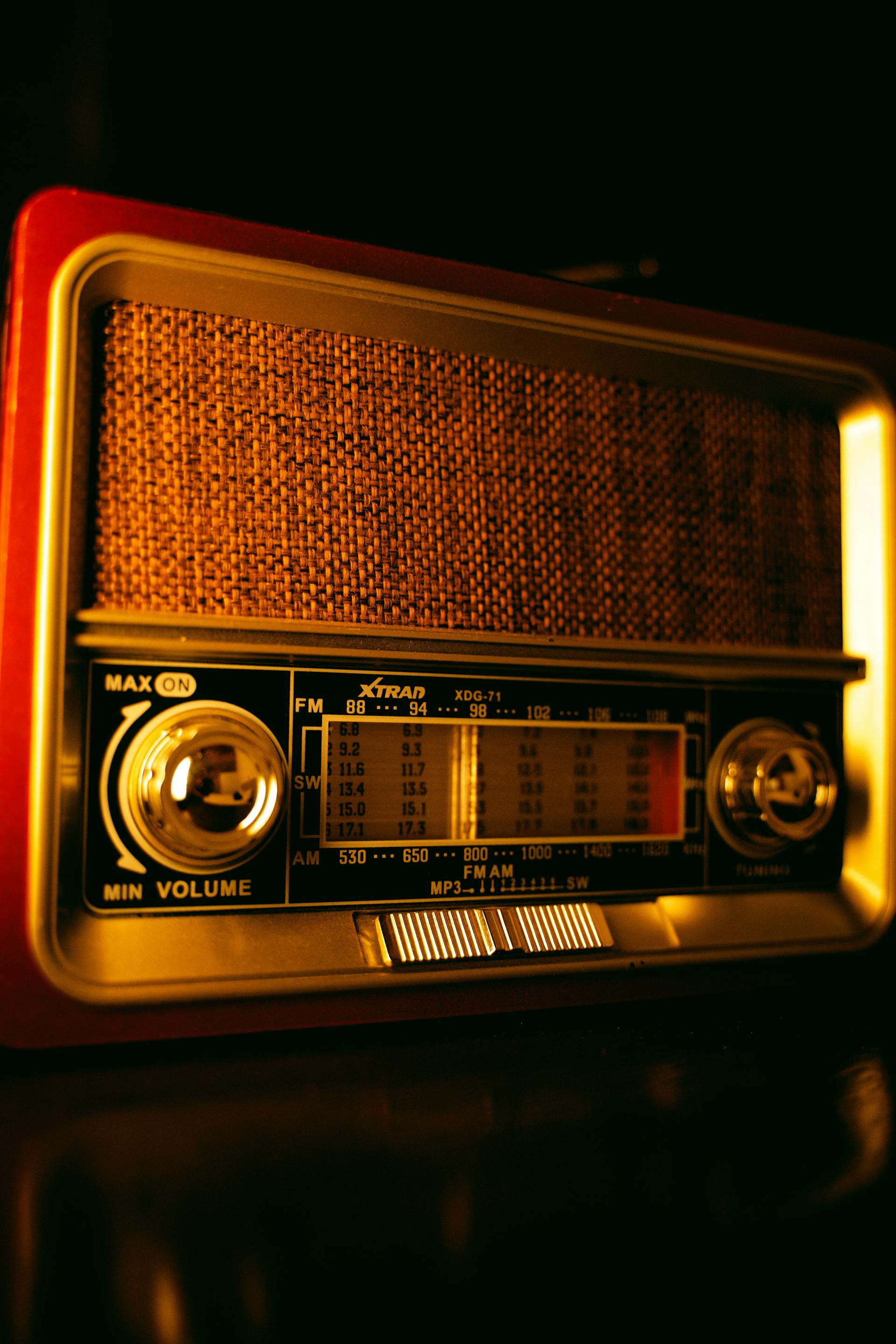 Gros plan sur un poste de radio | Source : Pexels