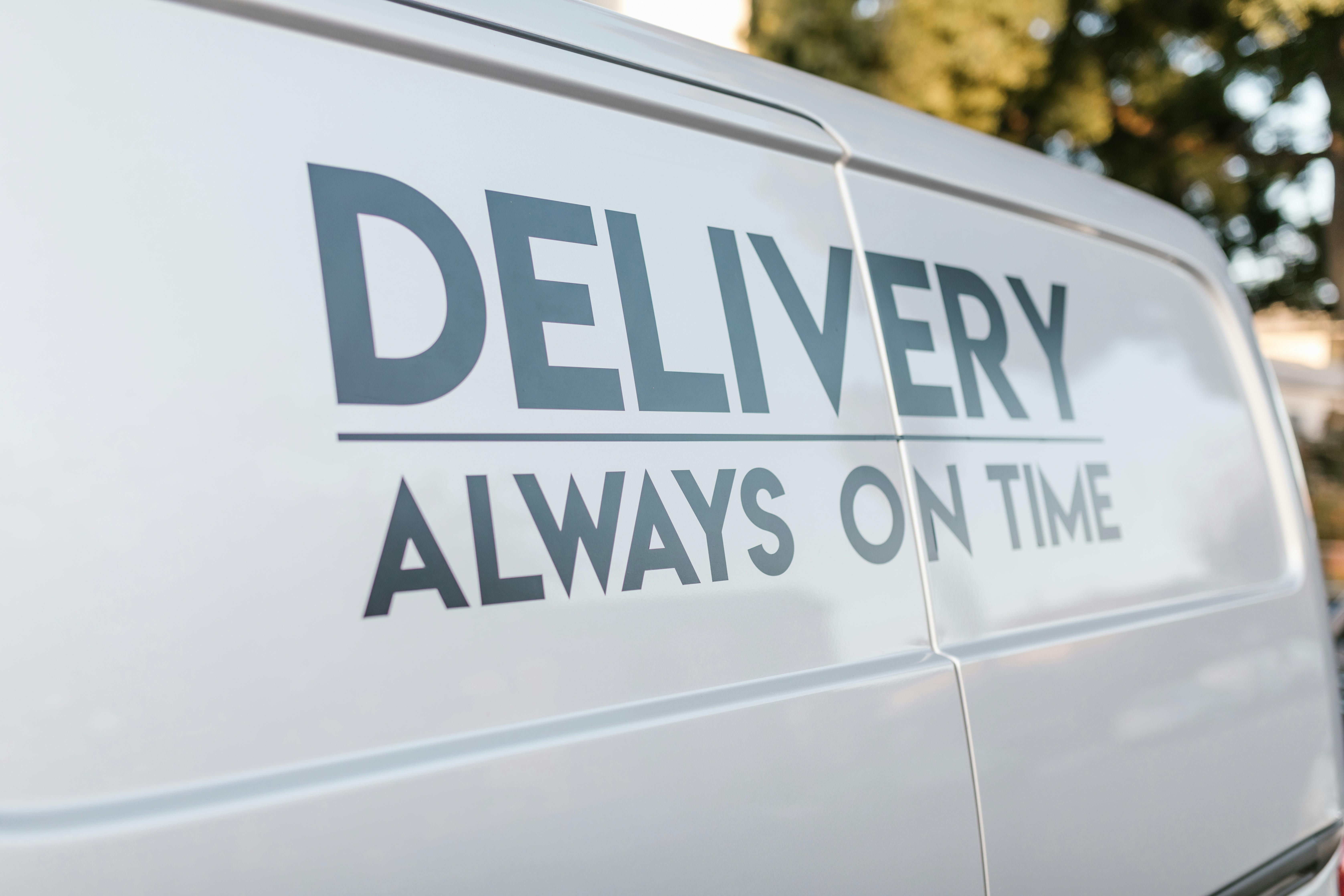 Un slogan de camion de livraison | Source : Pexels