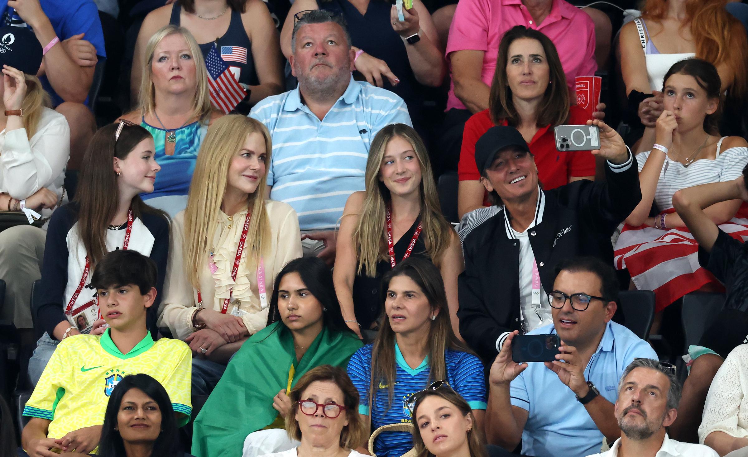 Nicole Kidman et Keith Urban avec leurs filles, Faith et Sunday Kidman-Urban, aux Jeux olympiques de Paris, en France, le 30 juillet 2024. | Source : Getty Images