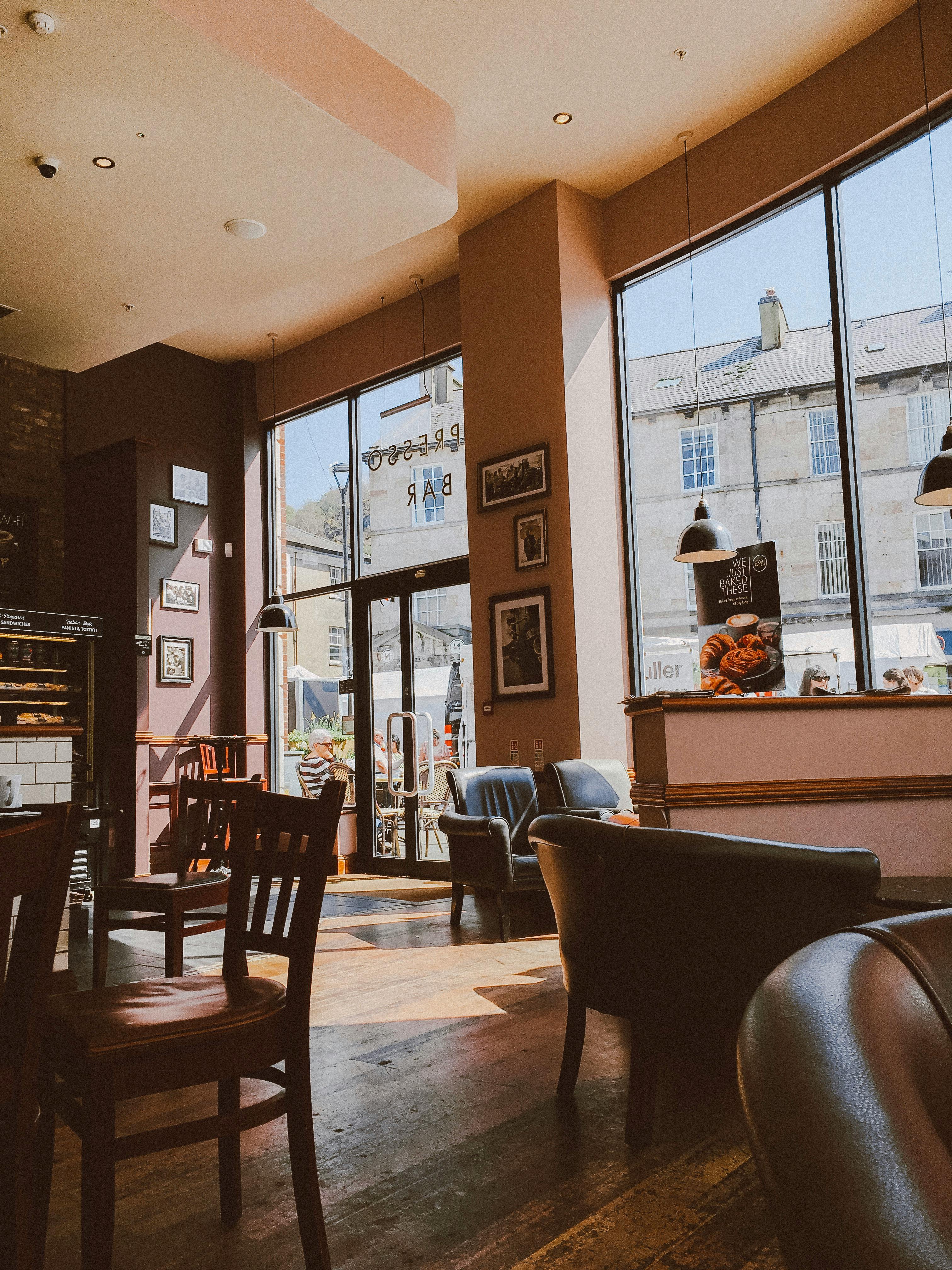 L'intérieur d'un café | Source : Pexels