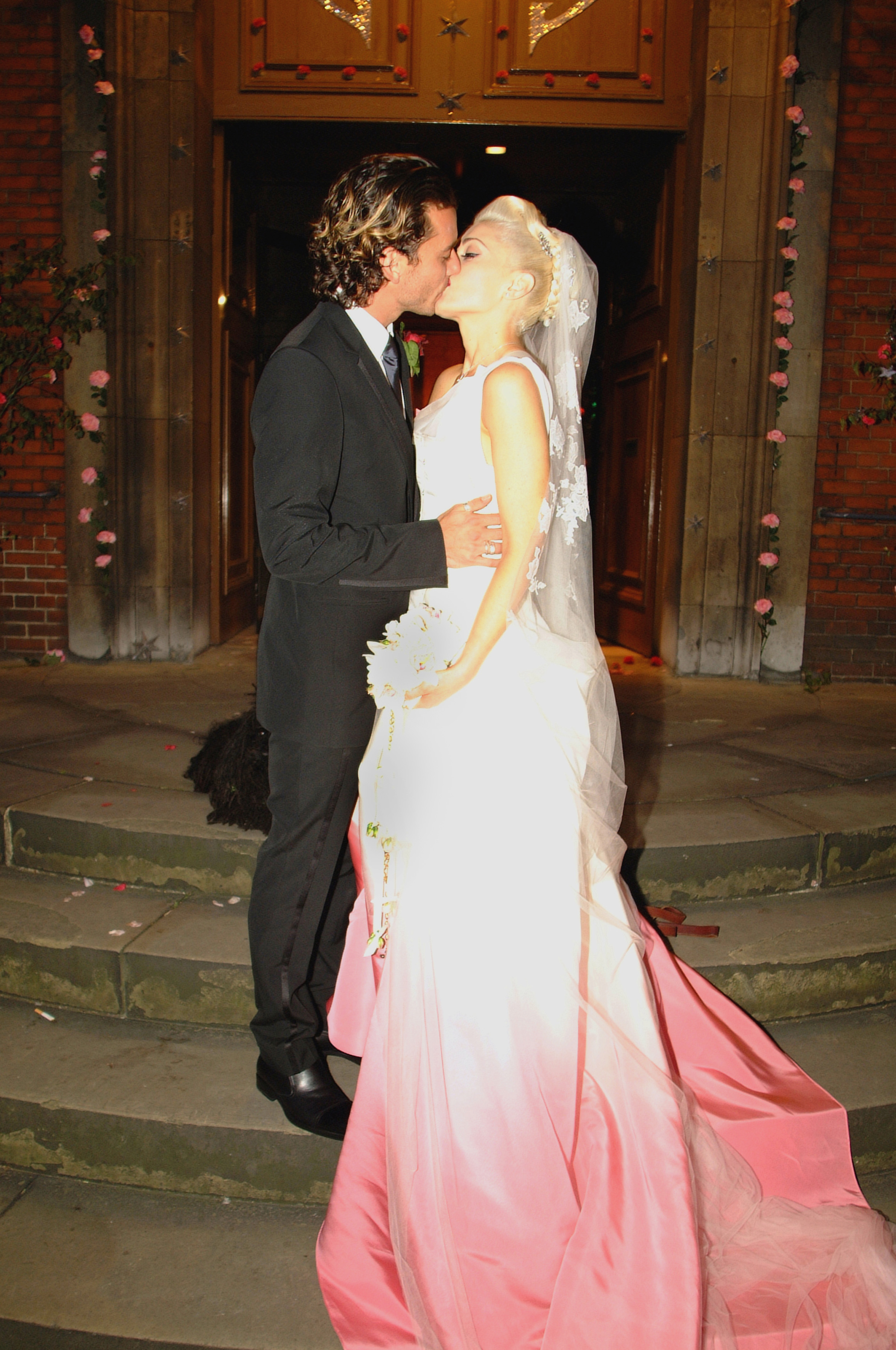 Gavin Rossdale et Gwen Stefani le jour de leur mariage, le 14 septembre 2002. | Source : Getty Images