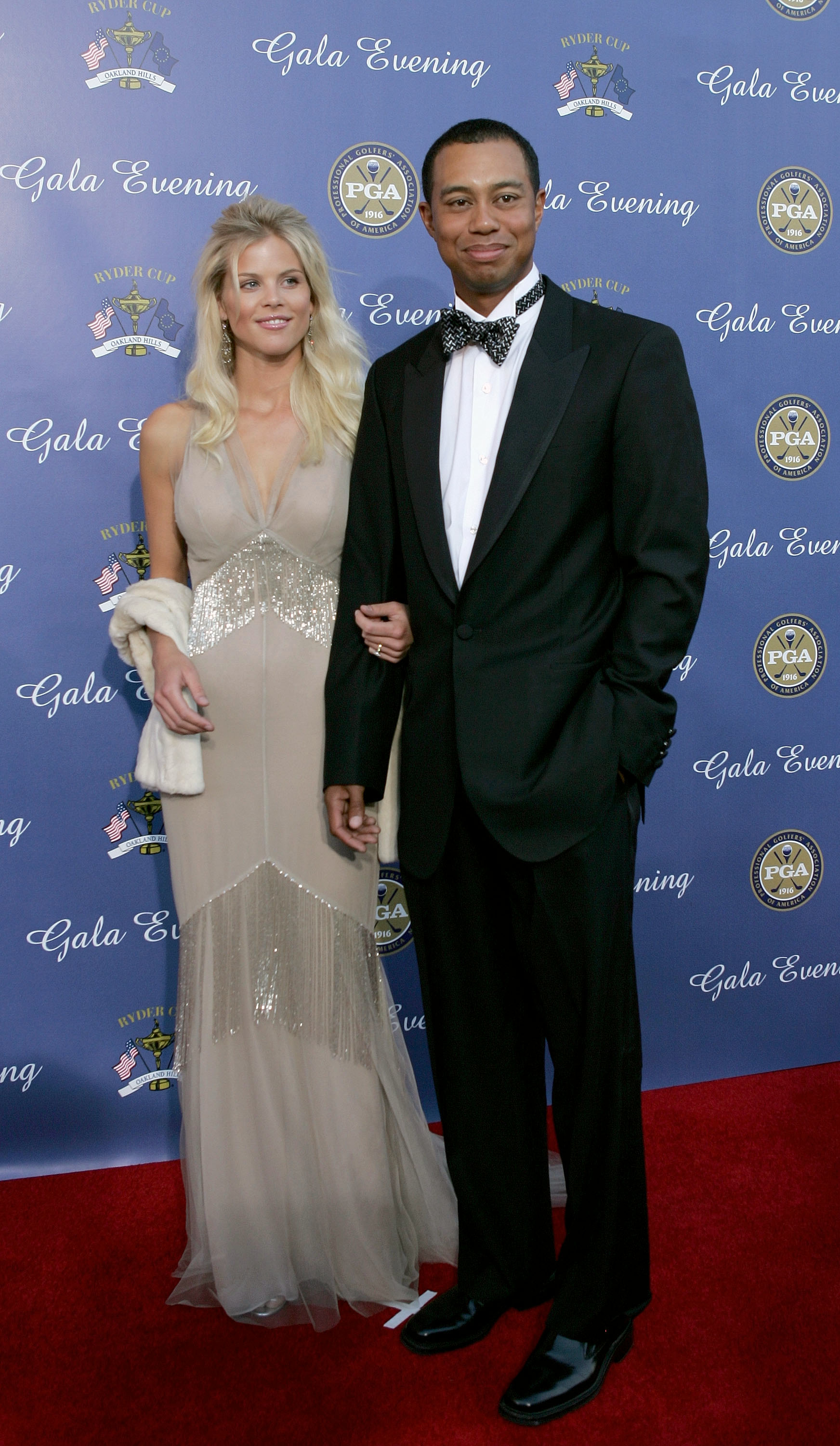 Elin Nordegren et Tiger Woods lors du 35e dîner de gala des matchs de la Ryder Cup, le 15 septembre 2004, à Détroit, Michigan. | Source : Getty Images