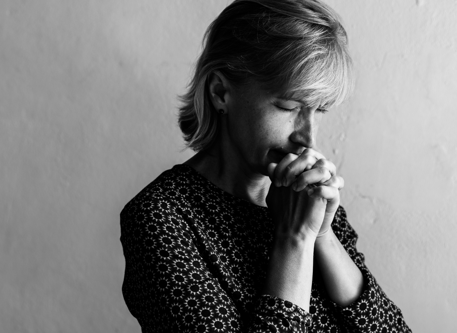 Une femme triste | Source : Freepik