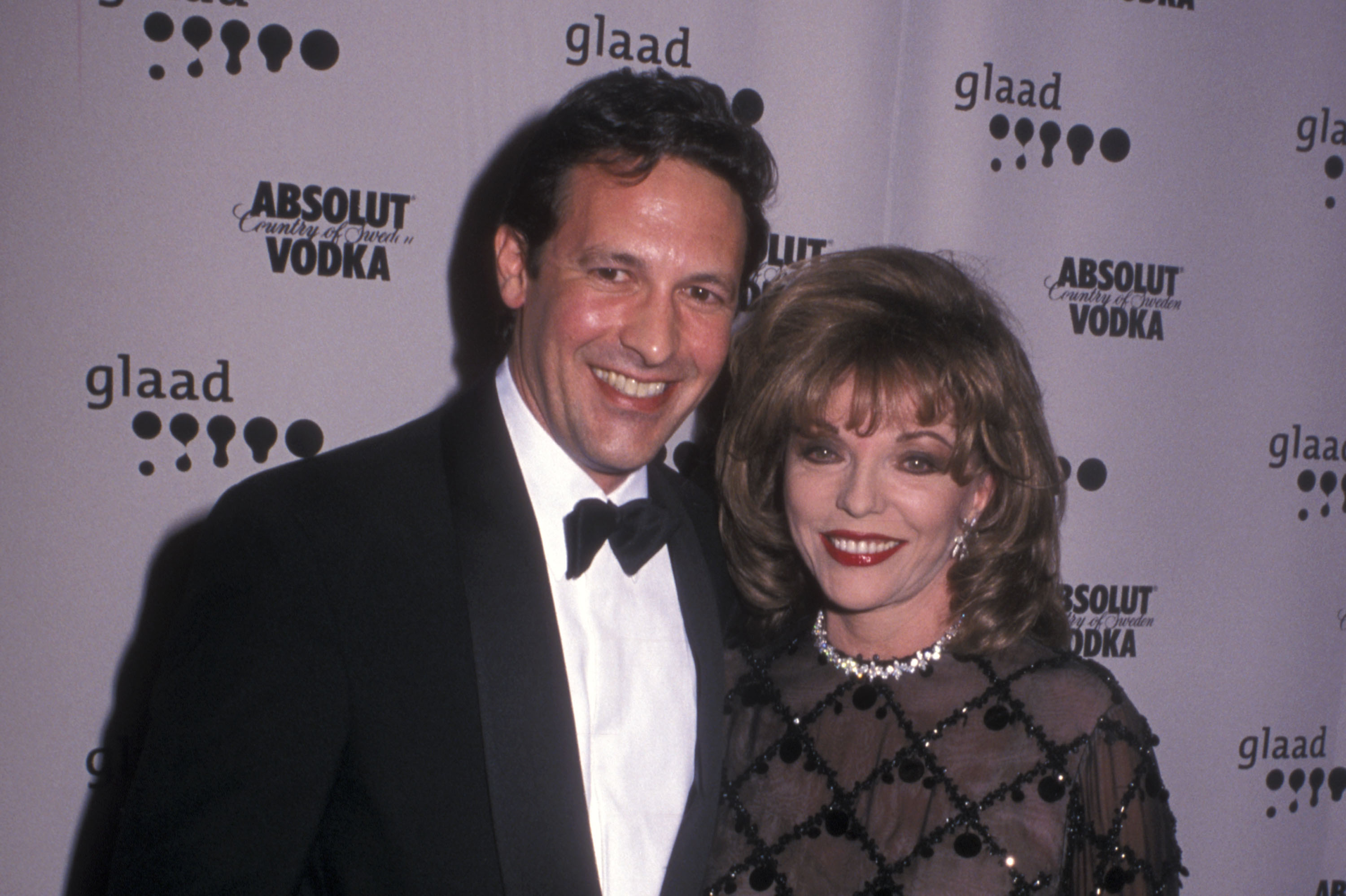 Percy Gibson et Joan Collins lors de la 12e cérémonie annuelle des GLAAD Media Awards, le 16 avril 2001, à New York. | Source : Getty Images