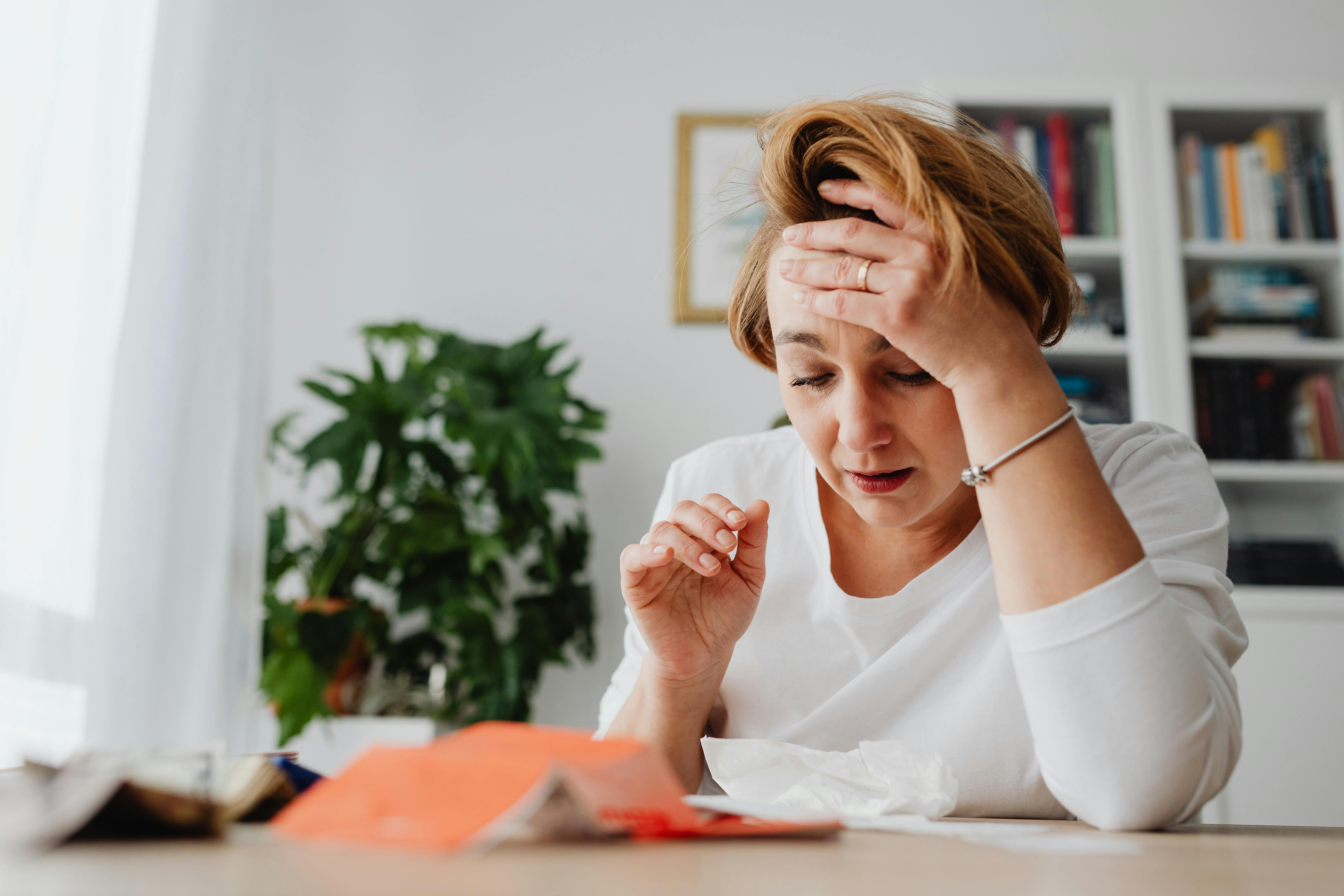 Une femme fatiguée qui travaille | Source : Pexels