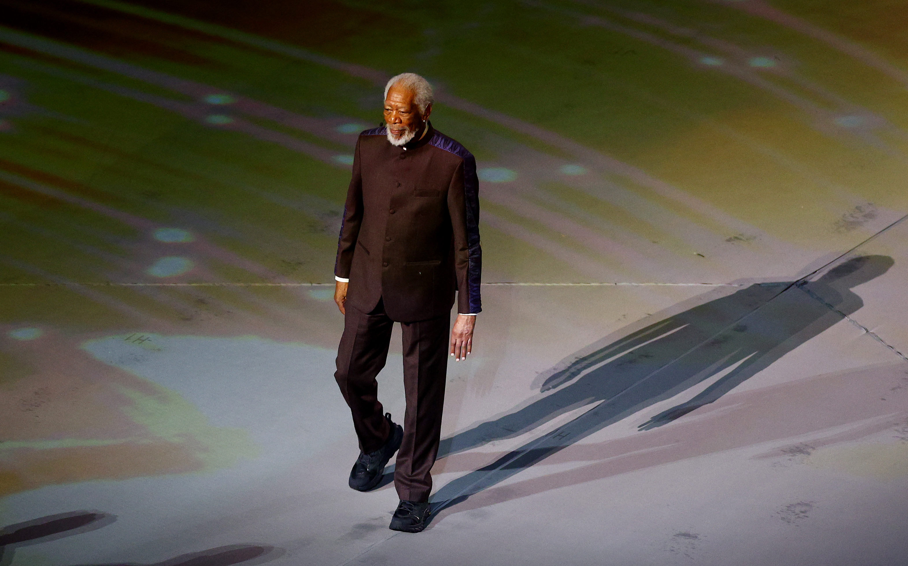 Morgan Freeman se produit lors de la cérémonie d'ouverture précédant la Coupe du monde de la FIFA, Qatar 2022, à Al Khor, au Qatar. | Source : Getty Images