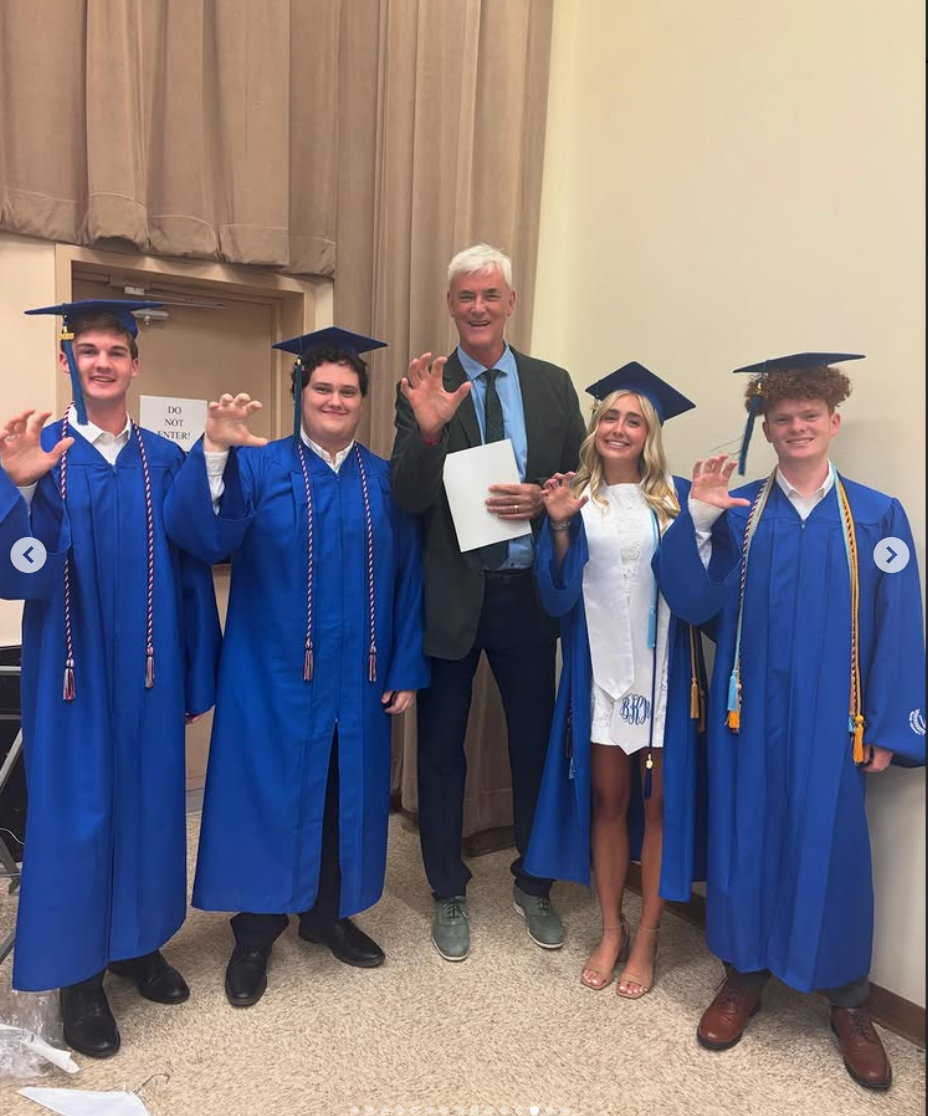 Grant Herridge lors de la remise de son diplôme de fin d'études secondaires, daté du 25 mai 2025 | Source : Instagram/grantherridge