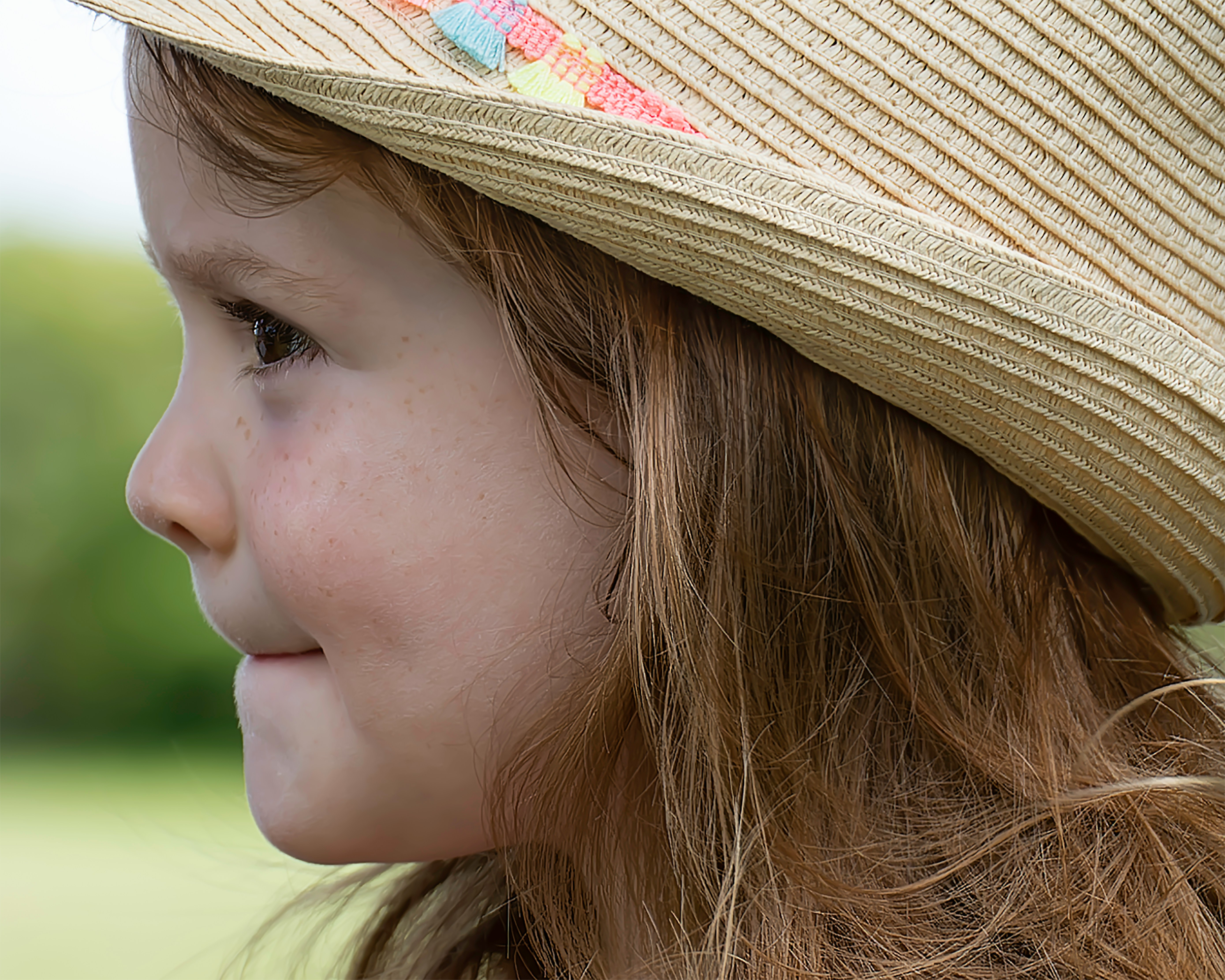 Profil latéral d'une petite fille | Source : Unsplash