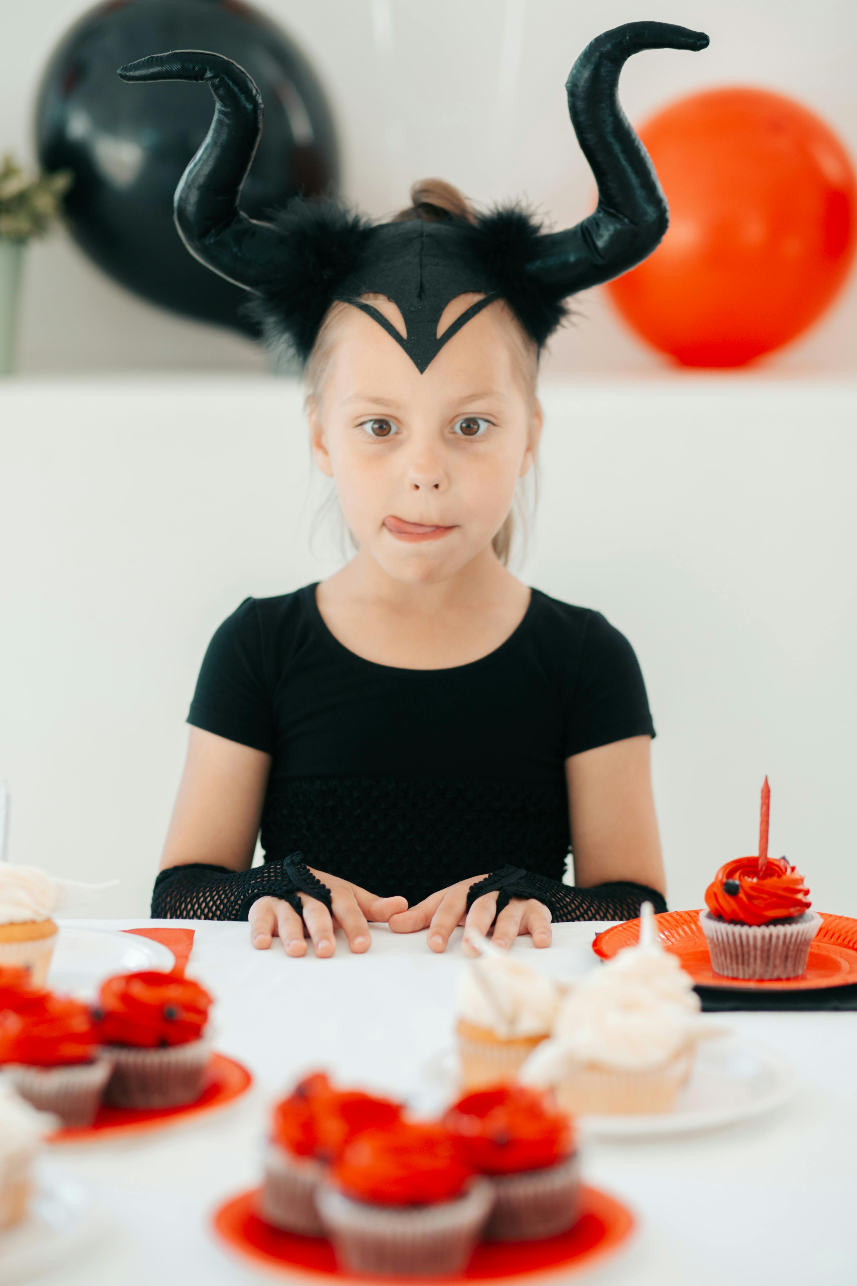Une petite fille habillée pour Halloween | Source : Pexels