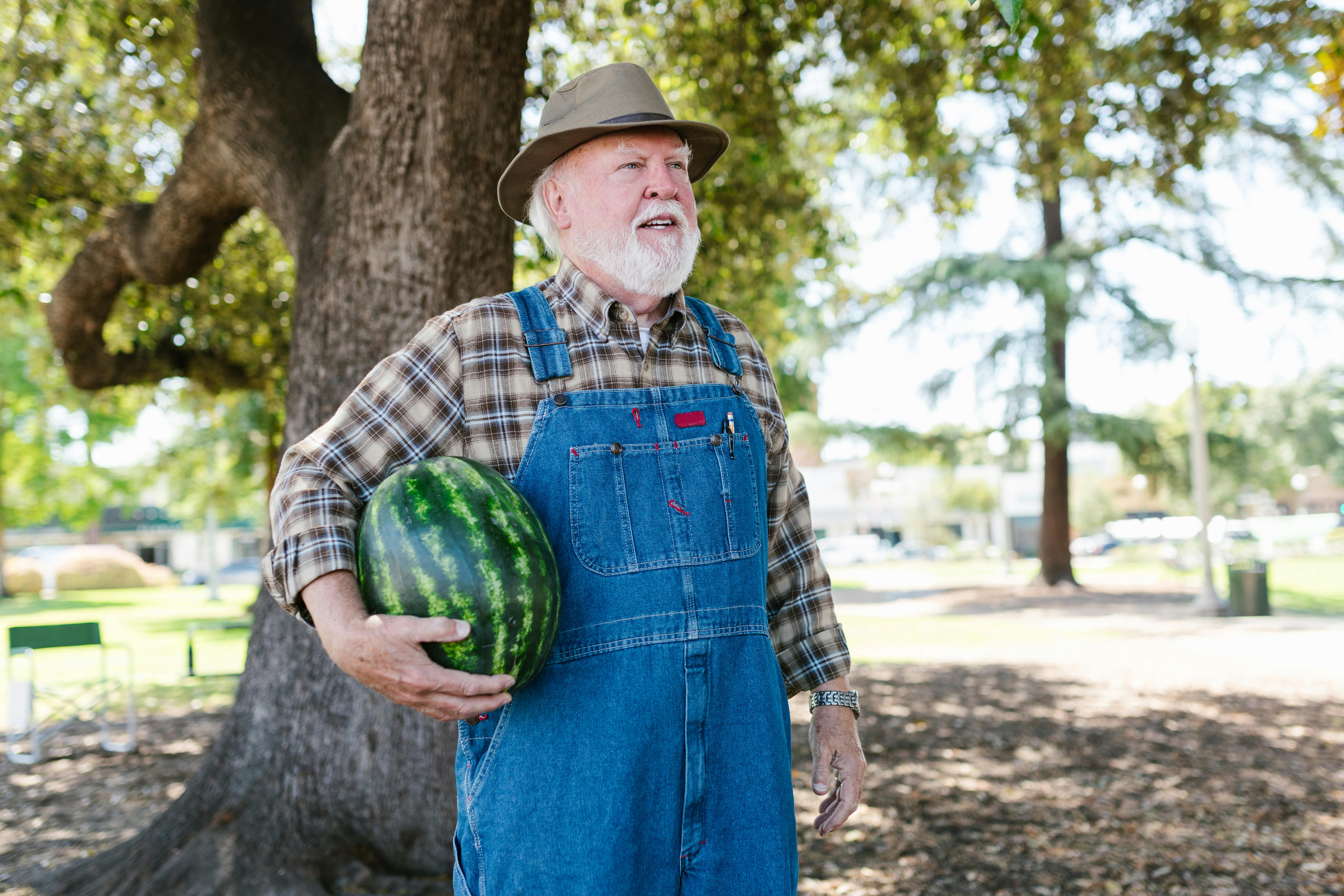 Un agriculteur sur ses terres | Source : Pexels