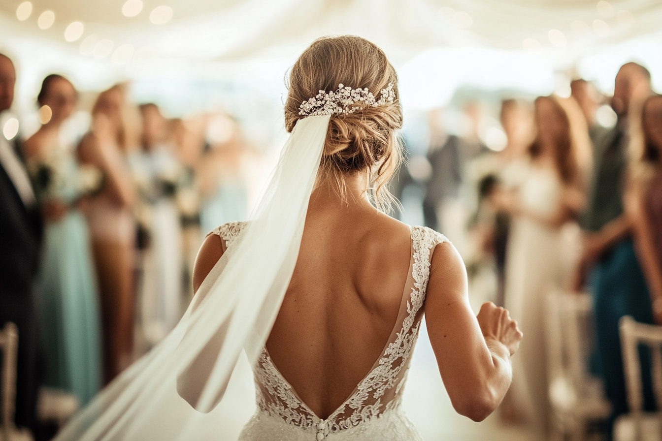 Une mariée face à ses invités | Source : Midjourney